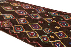 Alfombra marroquí vintage en marrón con rombos de colores  Rug & Kilim