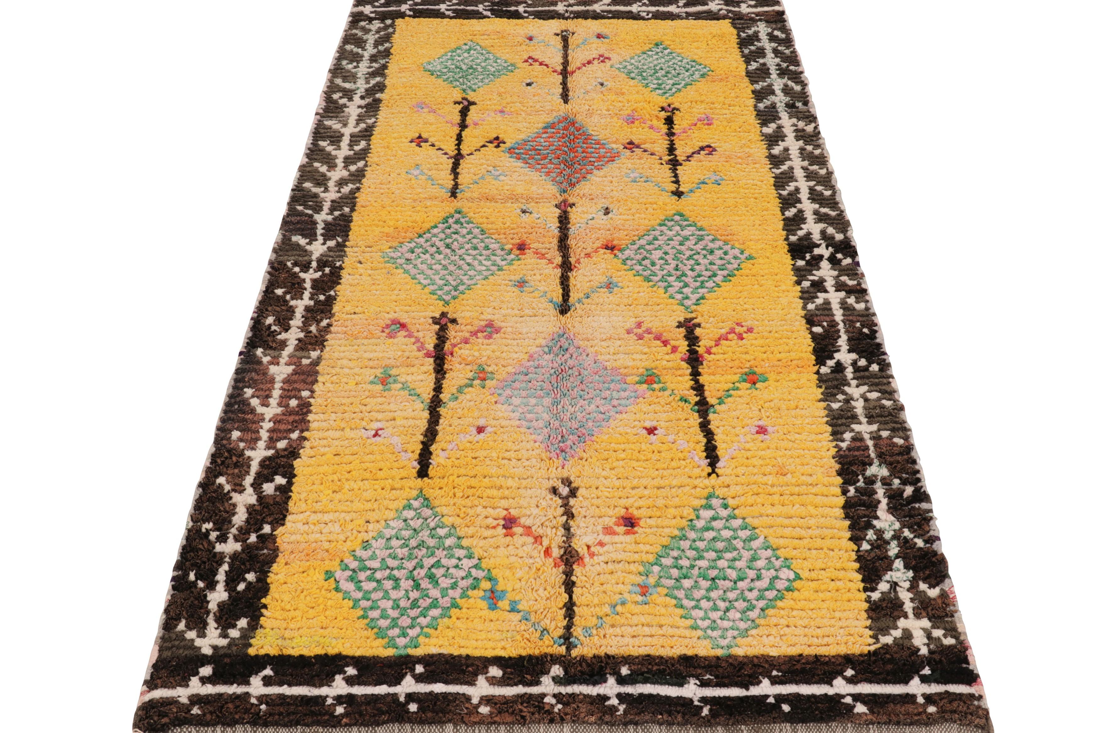 Vintage Moroccan Rug in Gold with Geometric Patterns - Rug & Kilim In Good Condition For Sale In Long Island City, NY