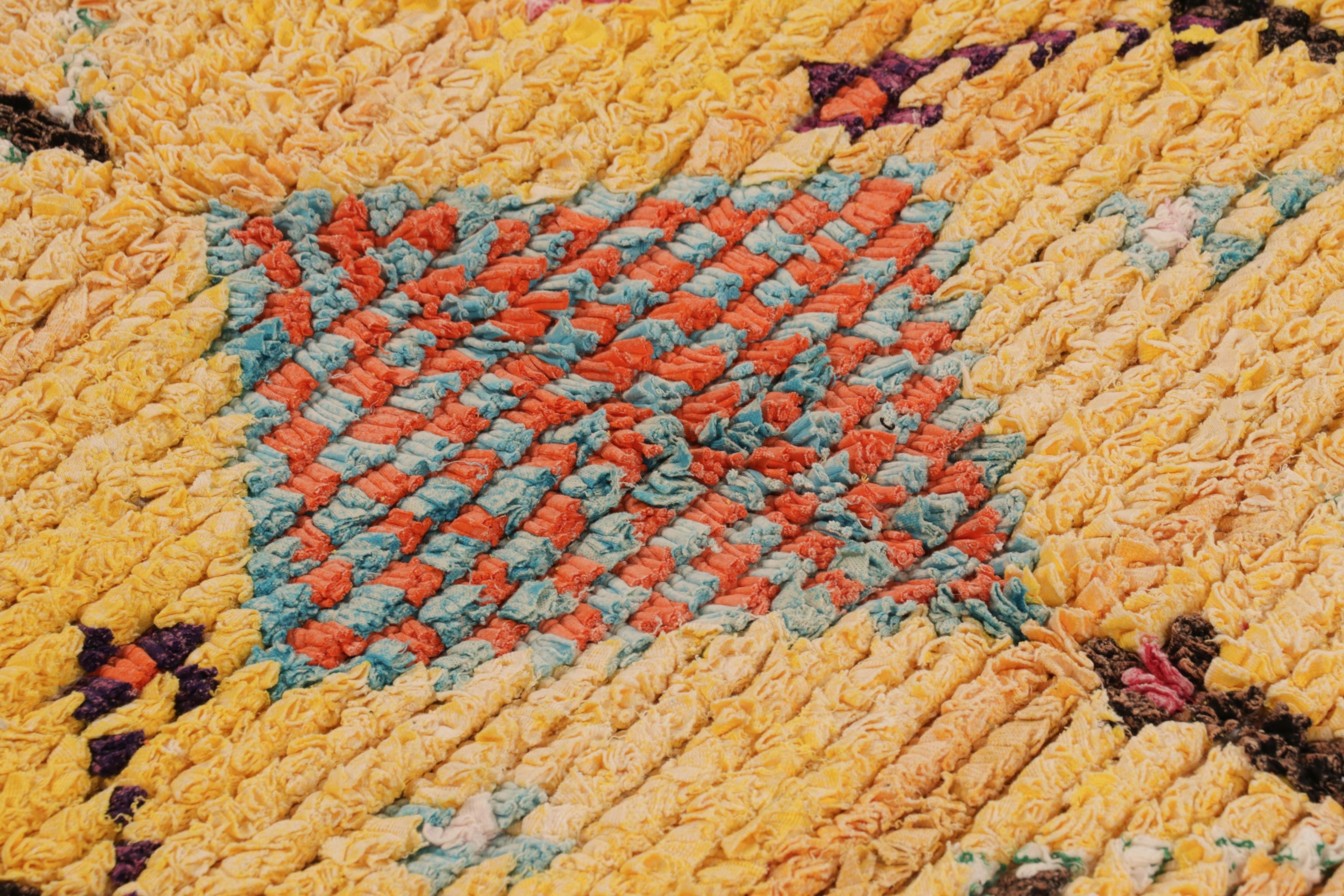 Mid-20th Century Vintage Moroccan Rug in Gold with Geometric Patterns - Rug & Kilim For Sale