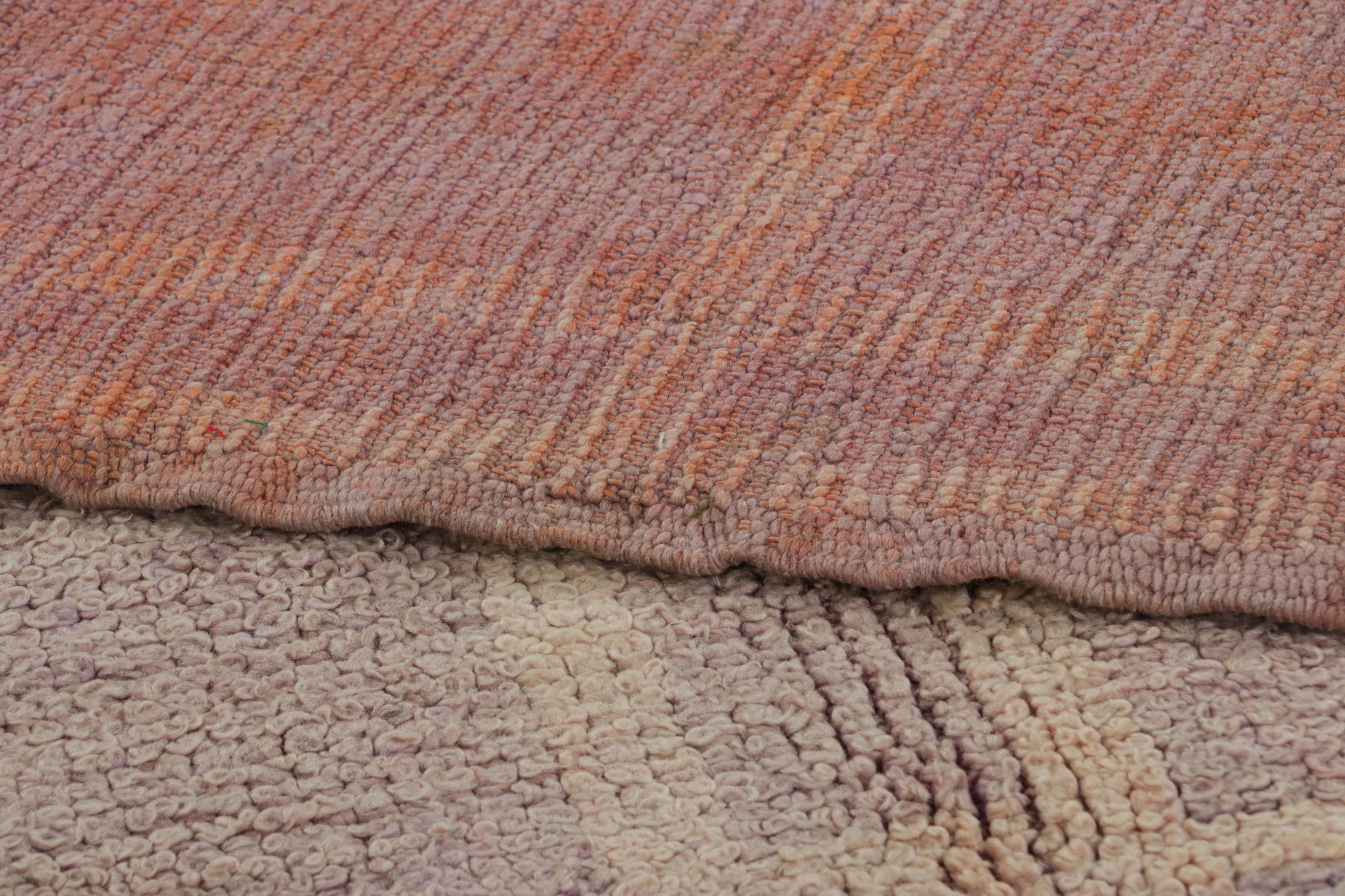 Marokkanischer Vintage-Teppich in Mauve und Beige mit geometrischen Mustern - Rug & Kilim im Angebot 1