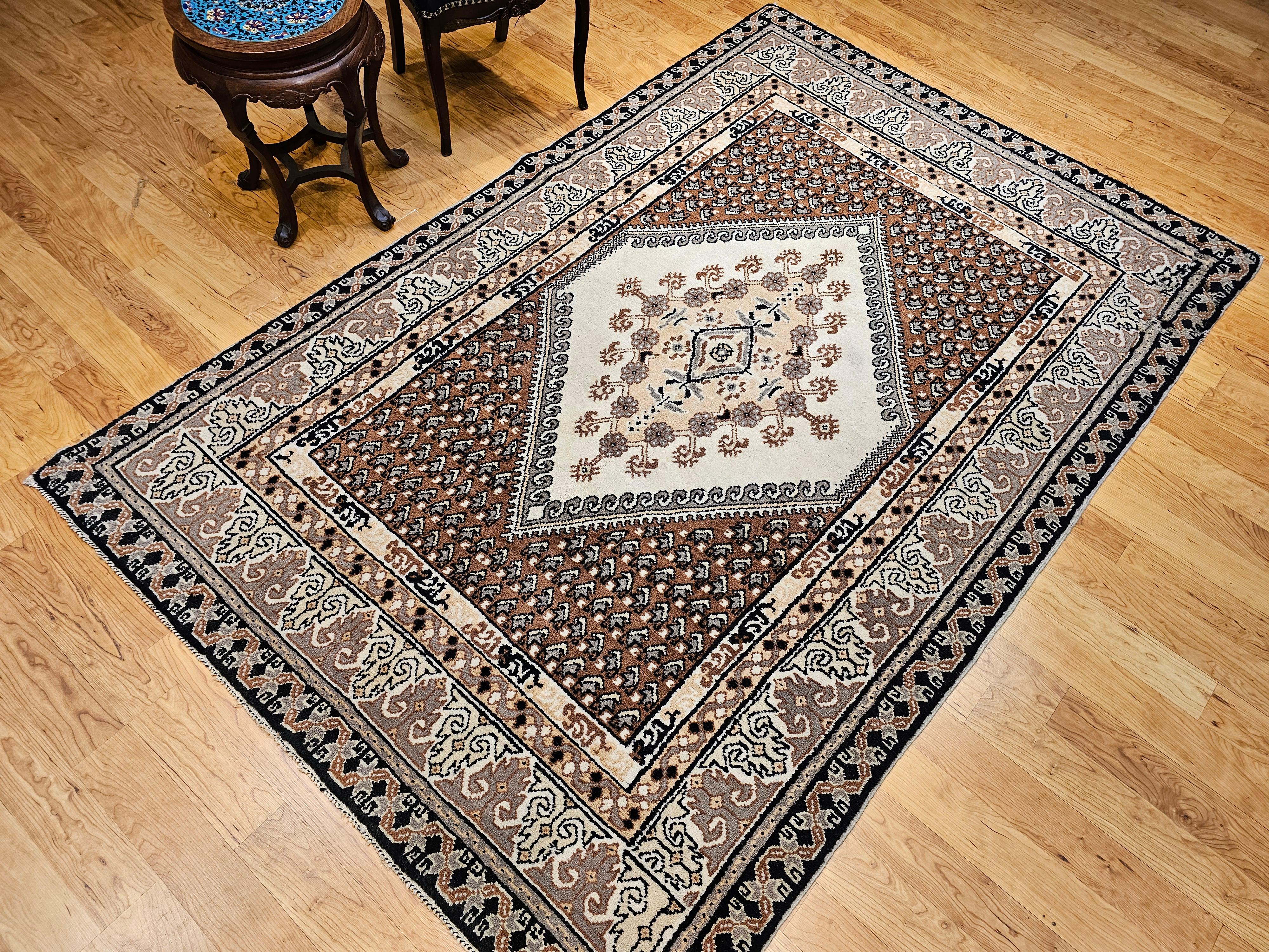 Marokkanischer Vintage-Teppich mit Medaillon-Muster in Brown, Elfenbein, Schwarz, Grau im Angebot 9