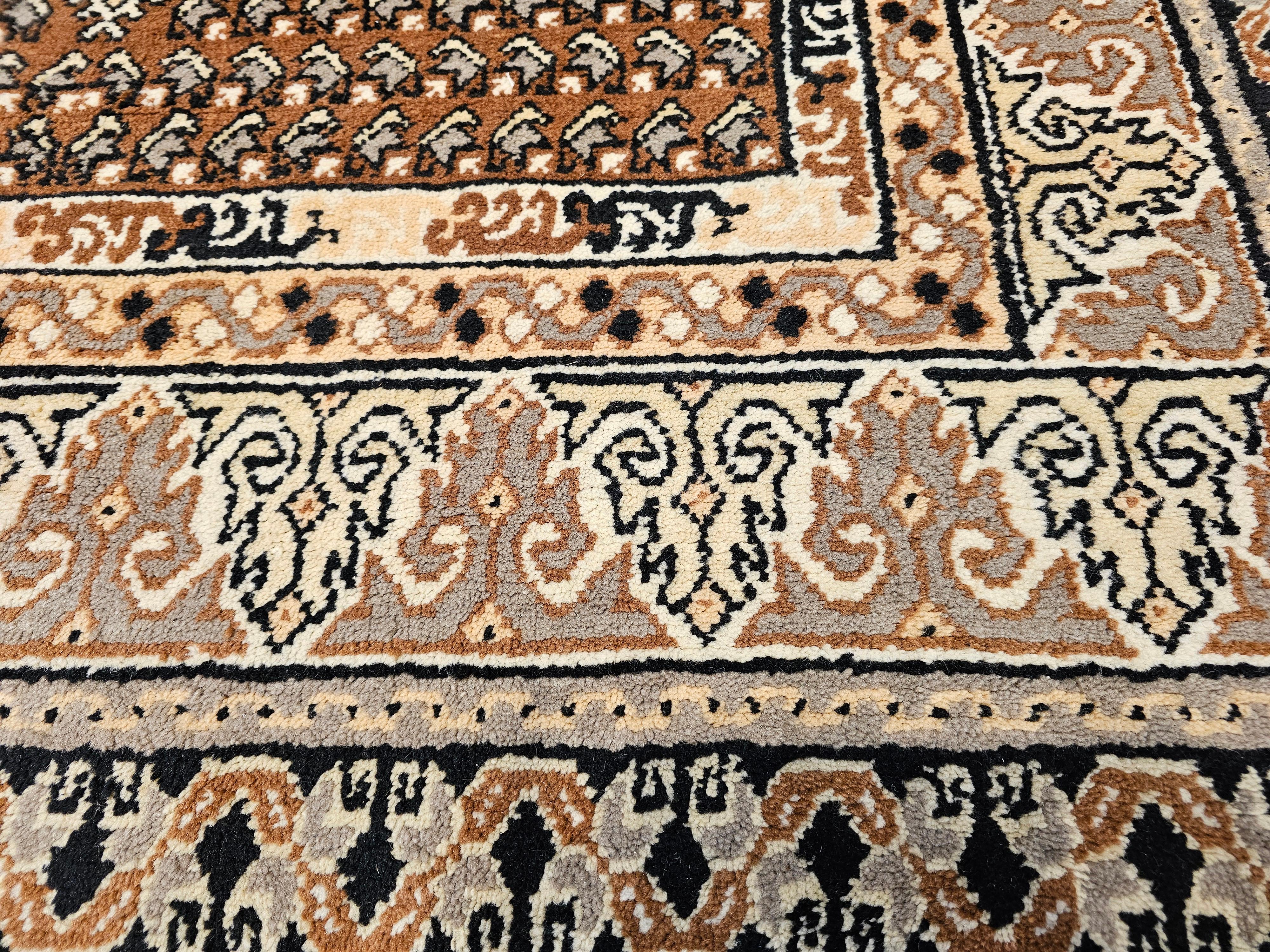 Marokkanischer Vintage-Teppich mit Medaillon-Muster in Brown, Elfenbein, Schwarz, Grau im Angebot 3
