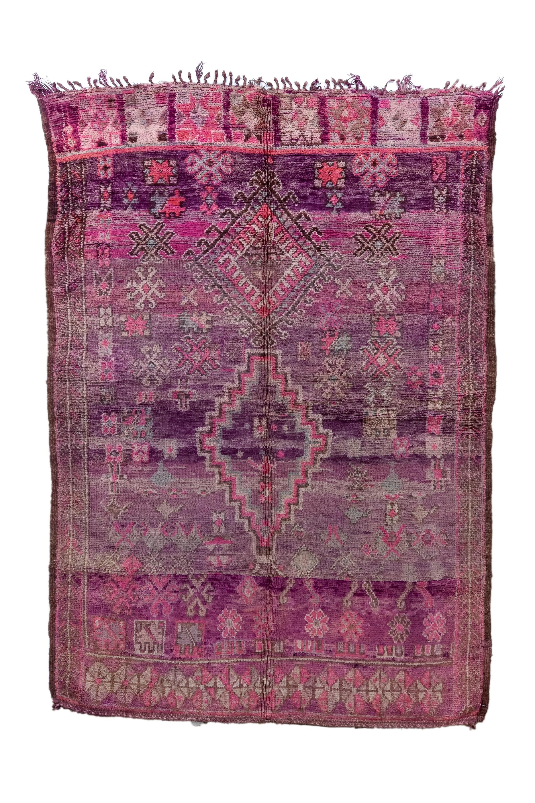 The abrashed slate field hosts two vertically offset stepped lozenge and rayed diamond medallions, with secondary boxes, hooked diamonds,  boxes and other melted elements. The border shows best along the top with a row of stars – in – boxes Narrow,