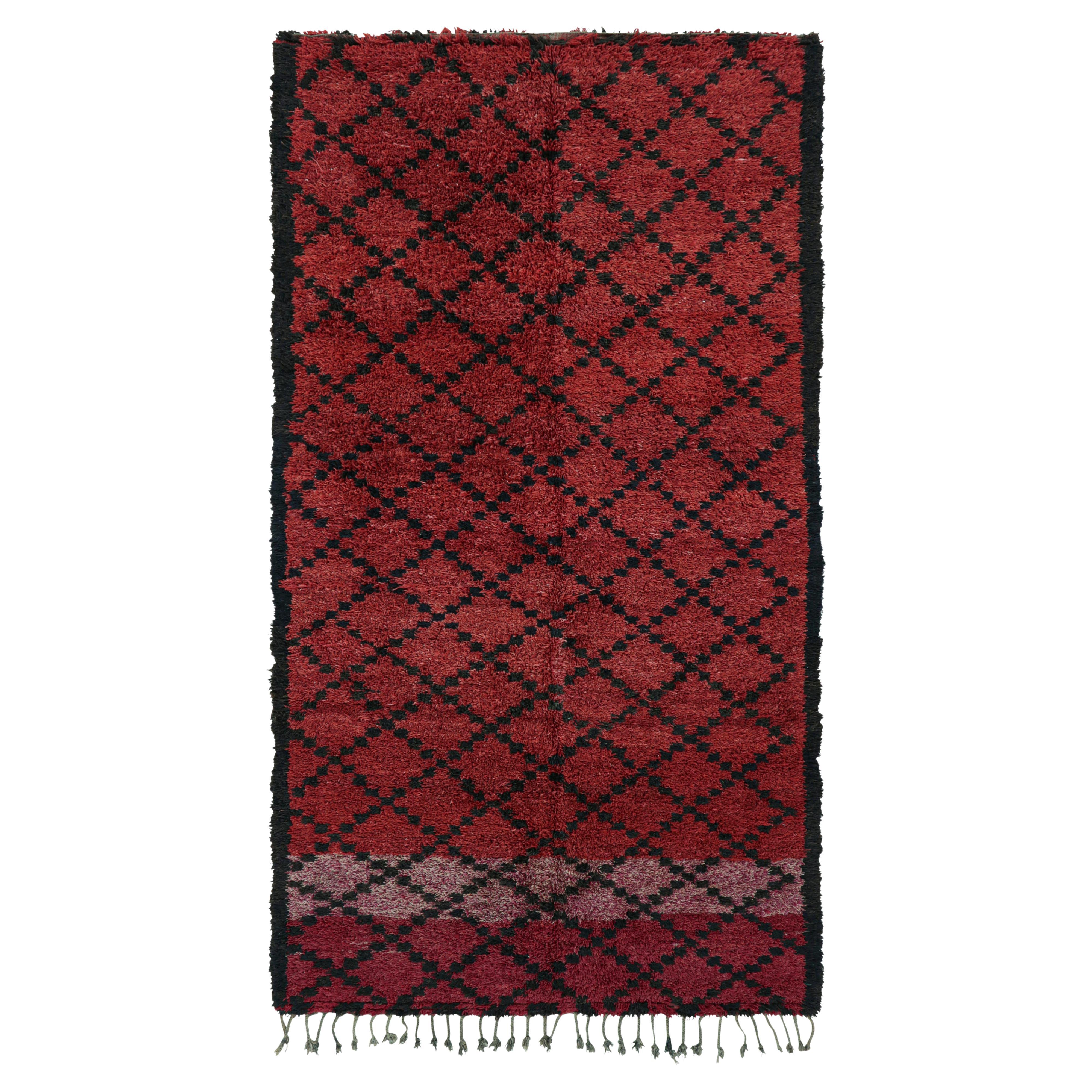 Tappeto marocchino vintage in rosso con motivi a diamante nero, da Rug & Kilim