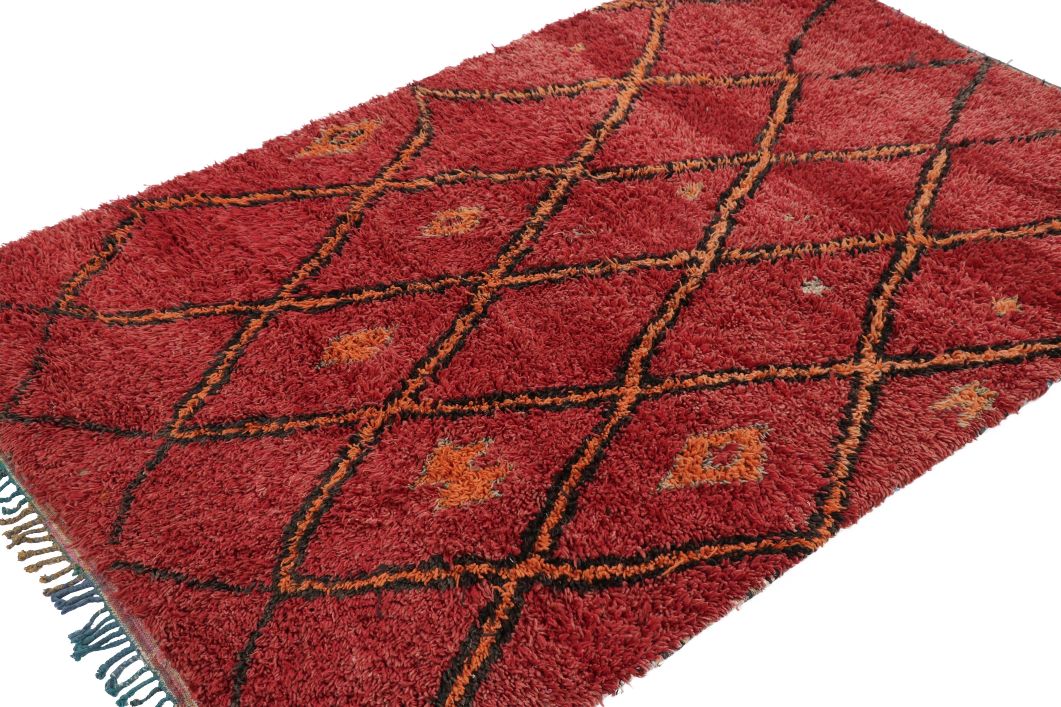Mid-20th Century Vintage Moroccan Rug in Red with Geometric Lattice Pattern - Rug & Kilim For Sale