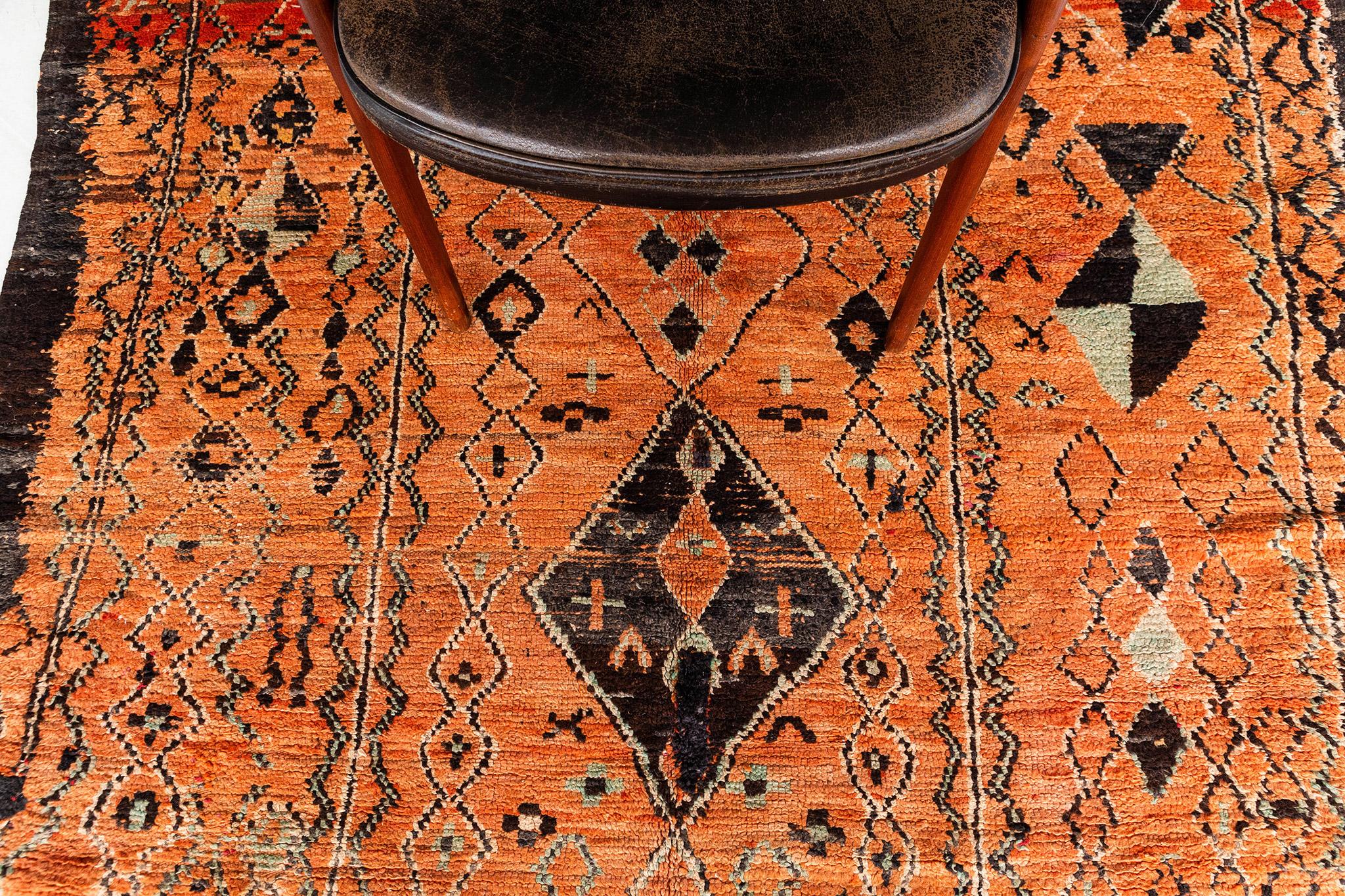 Marokkanischer Vintage-Teppich Middle Atlas Tribe Atlas Kollektion im Zustand „Gut“ im Angebot in WEST HOLLYWOOD, CA