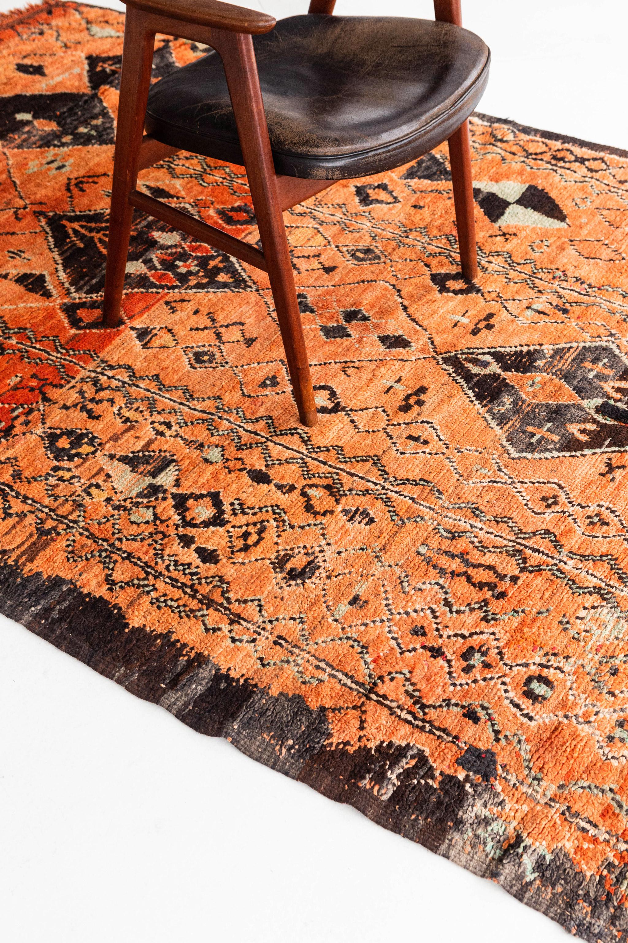 Milieu du XXe siècle Tapis marocain vintage Middle Atlas Tribe Atlas Collection en vente