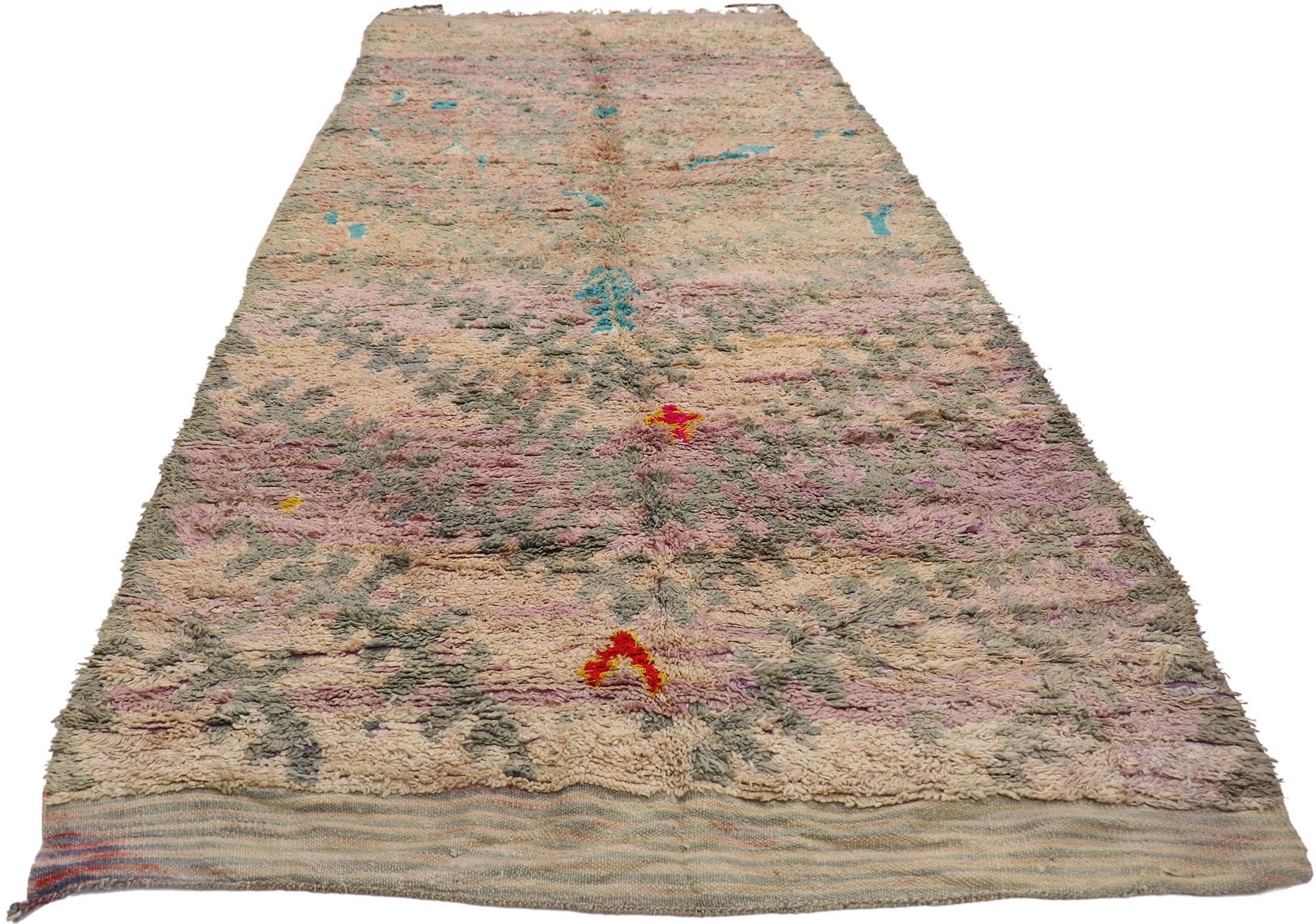 Marokkanischer Vintage-Teppich, nomadischer Charme trifft auf sonnengebräunte Eleganz (Stammeskunst) im Angebot