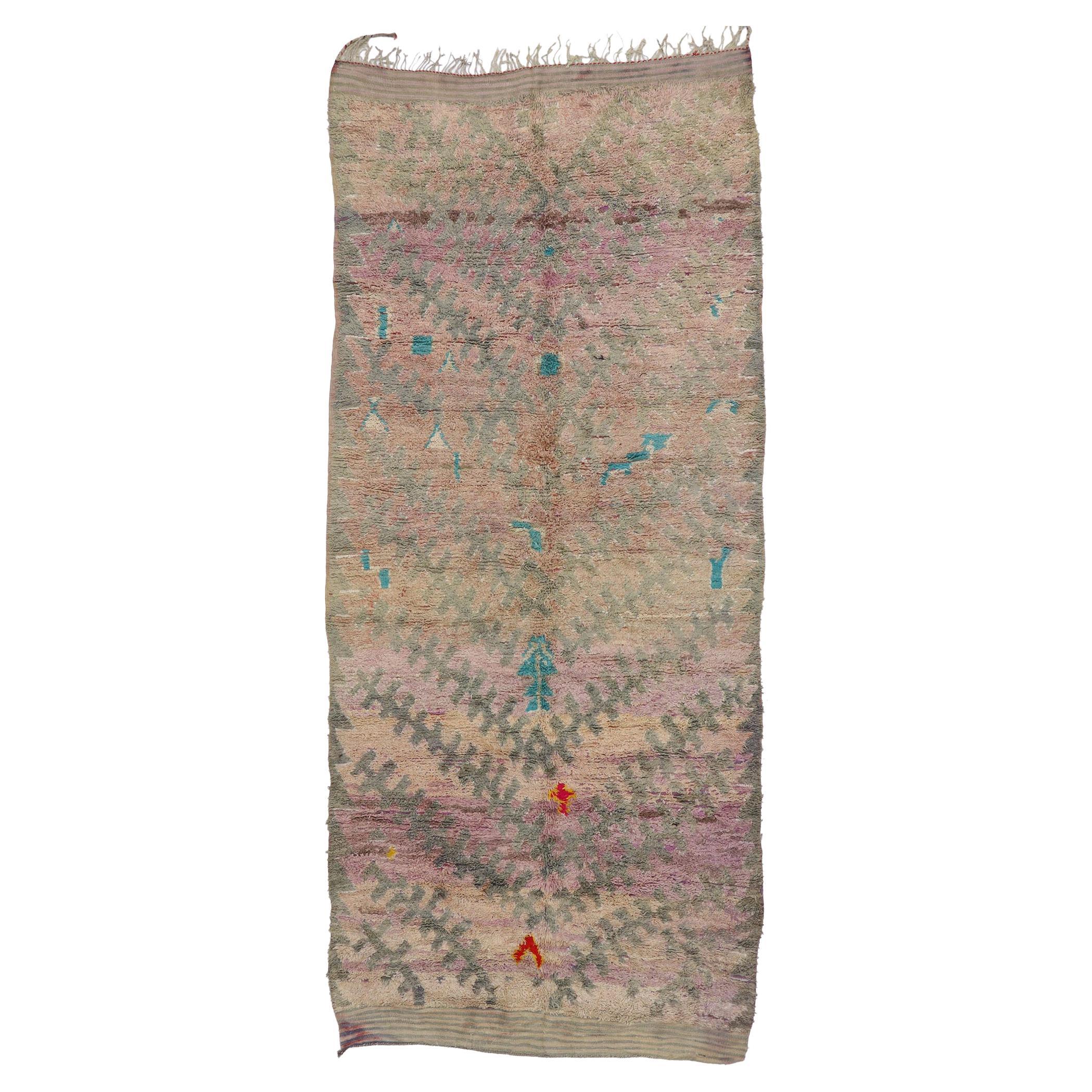 Marokkanischer Vintage-Teppich, nomadischer Charme trifft auf sonnengebräunte Eleganz im Angebot