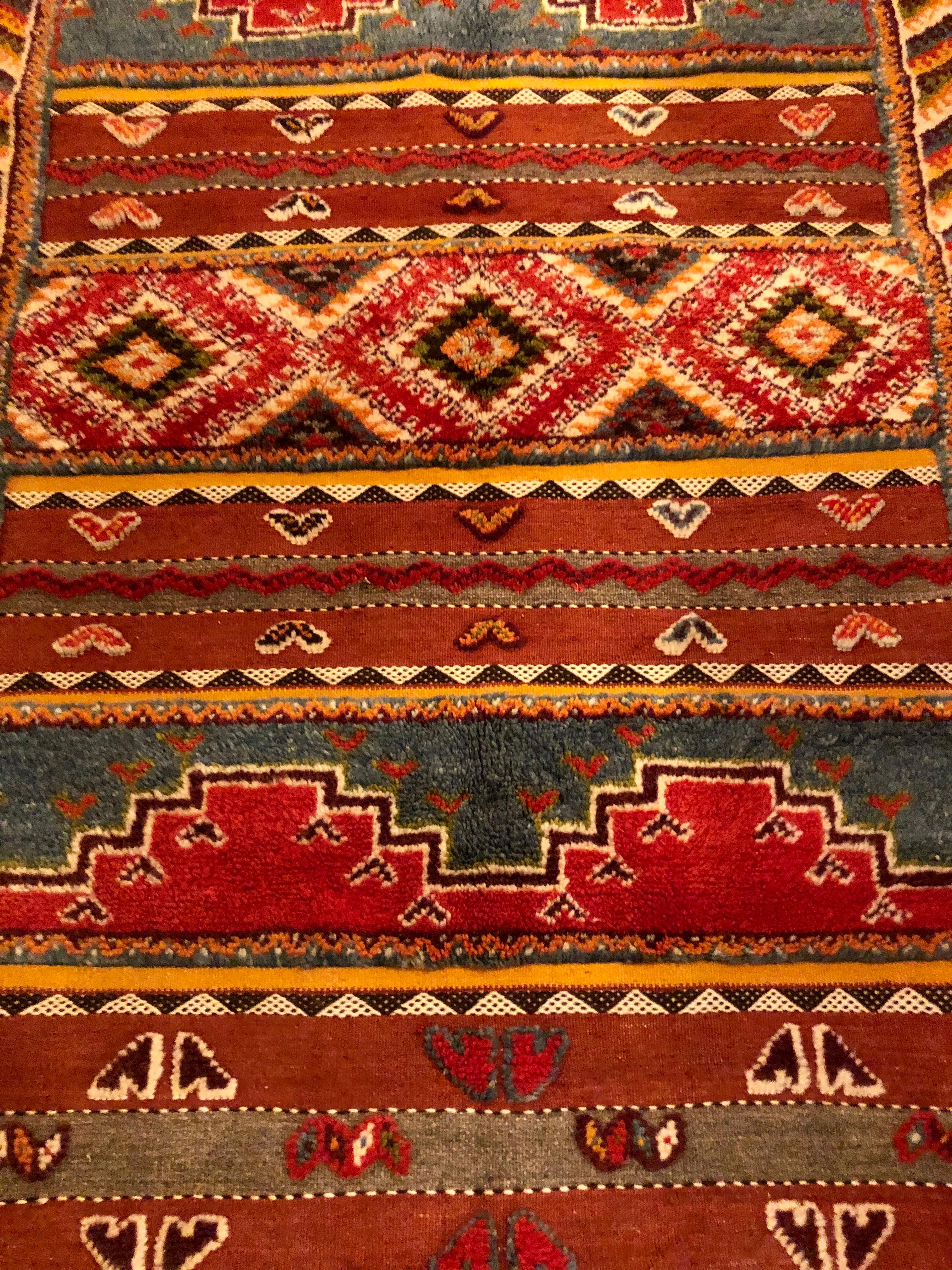 Vintage Moroccan Rug or Carpet, Handwoven Organic Wool Rug with Tribal Design In Good Condition In Plainview, NY