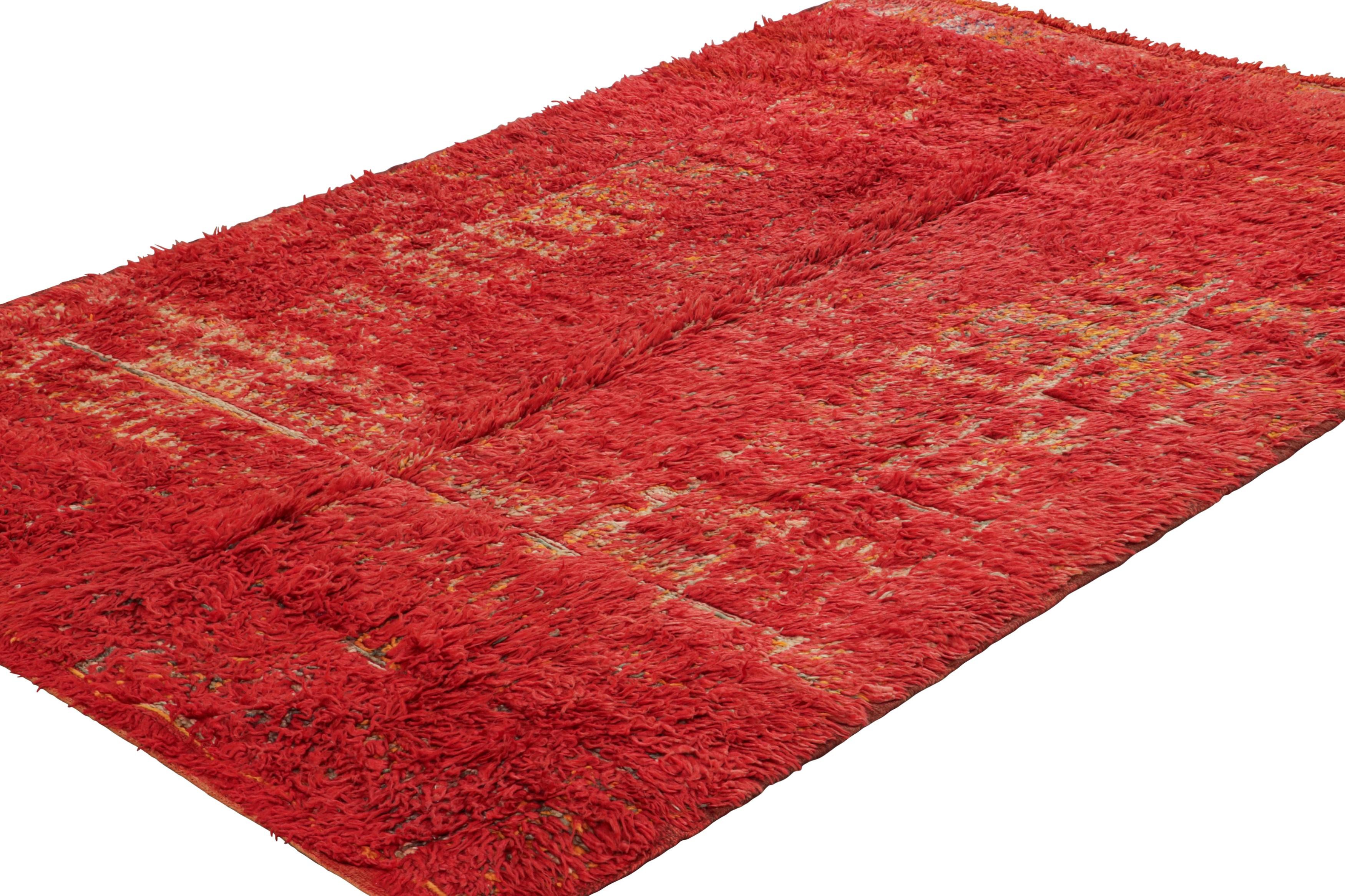 Annodato a mano Tappeto marocchino vintage, rosso e beige con pelo alto - Rug & Kilim in vendita