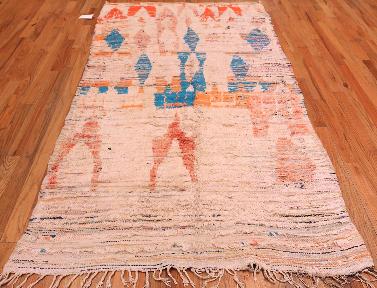 Tappeto marocchino vintage. Dimensioni: 5 ft. 2 in x 9 ft. 7 in In condizioni ottime in vendita a New York, NY
