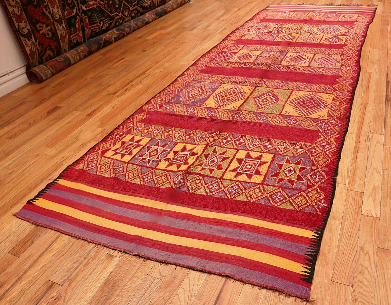Vintage Moroccan Rug. Size: 5 ft 3 in x 16 ft In Good Condition For Sale In New York, NY