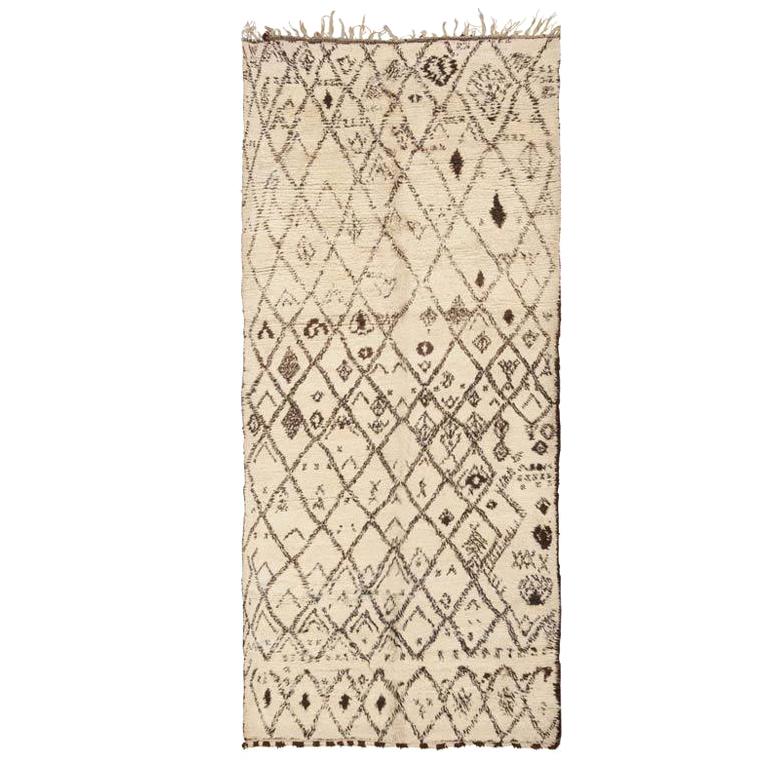 Nazmiyal Collection Vintage Moroccan Rug. Size: 5 ft 6 in x 11 ft 9 in 