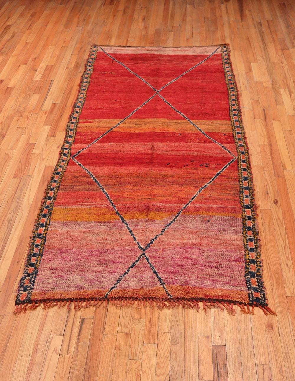 Vintage Moroccan Rug. Size: 5 ft 8 in x 12 ft  For Sale 1