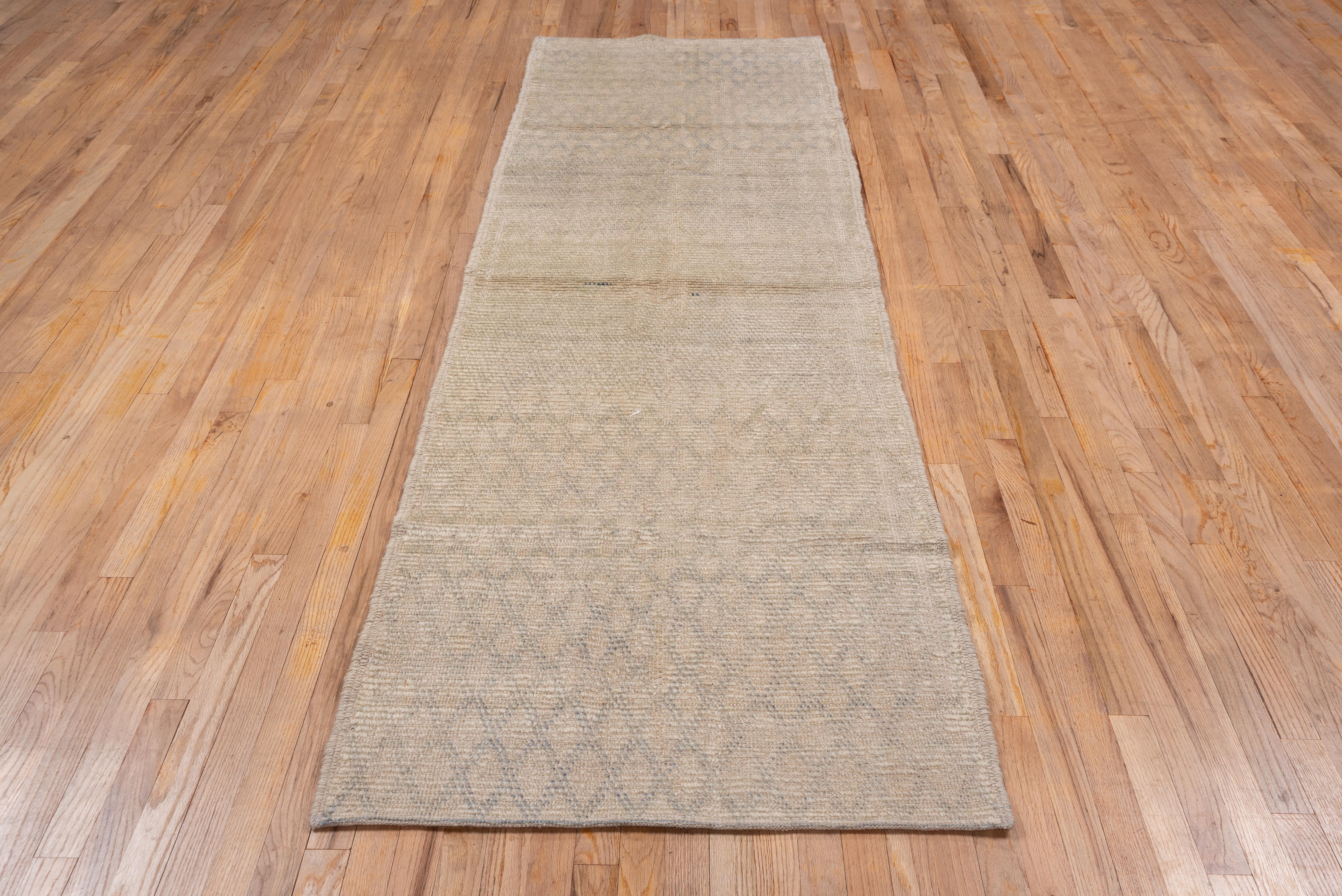 Alfombra Marroquí Vintage Suave Campo Marfil con Sutil Entramado de Diamantes en venta 1