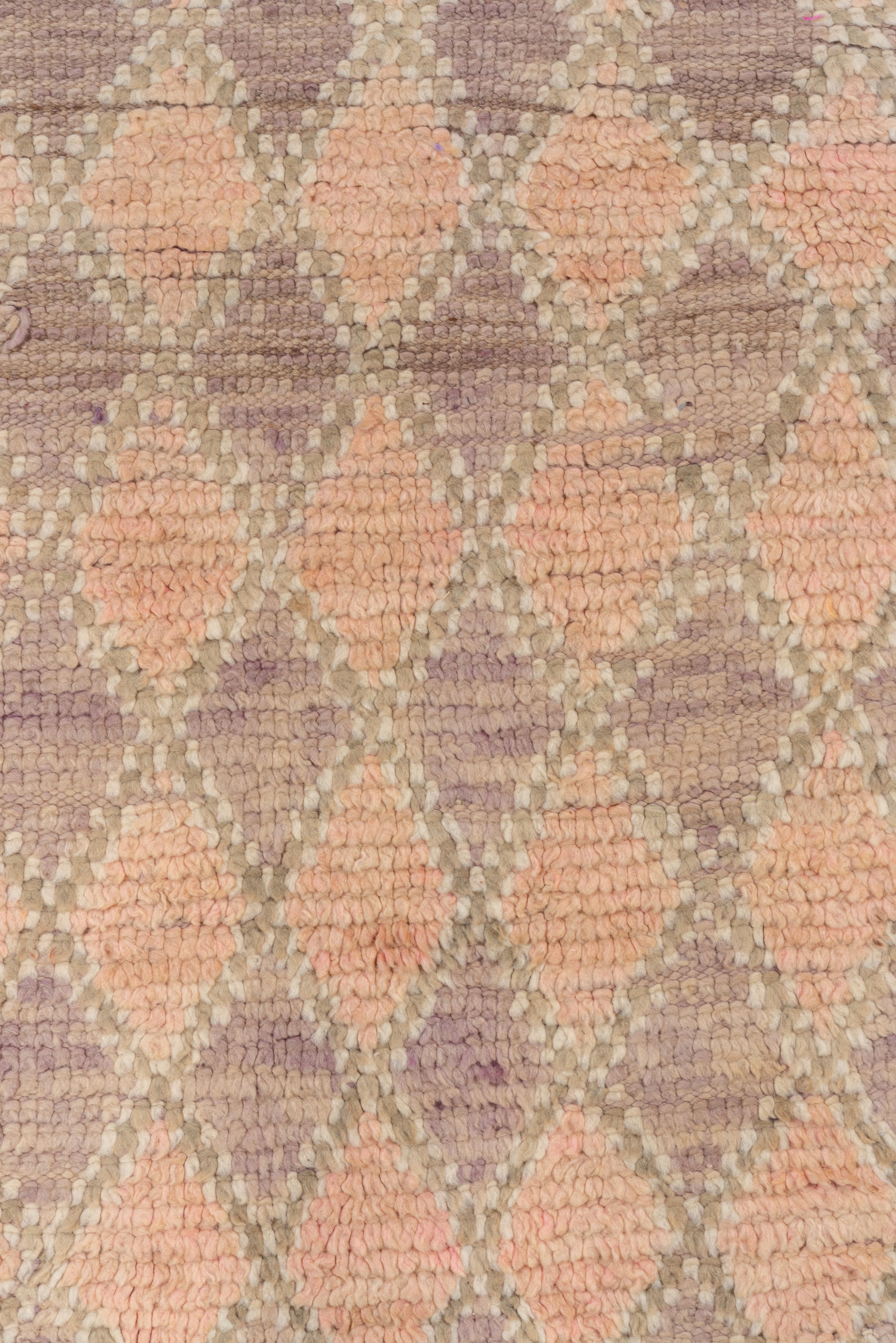 Alfombra Marroquí Vintage Sutil Ombre en Enrejado de Diamantes Rosa y Ciruela Lana en venta