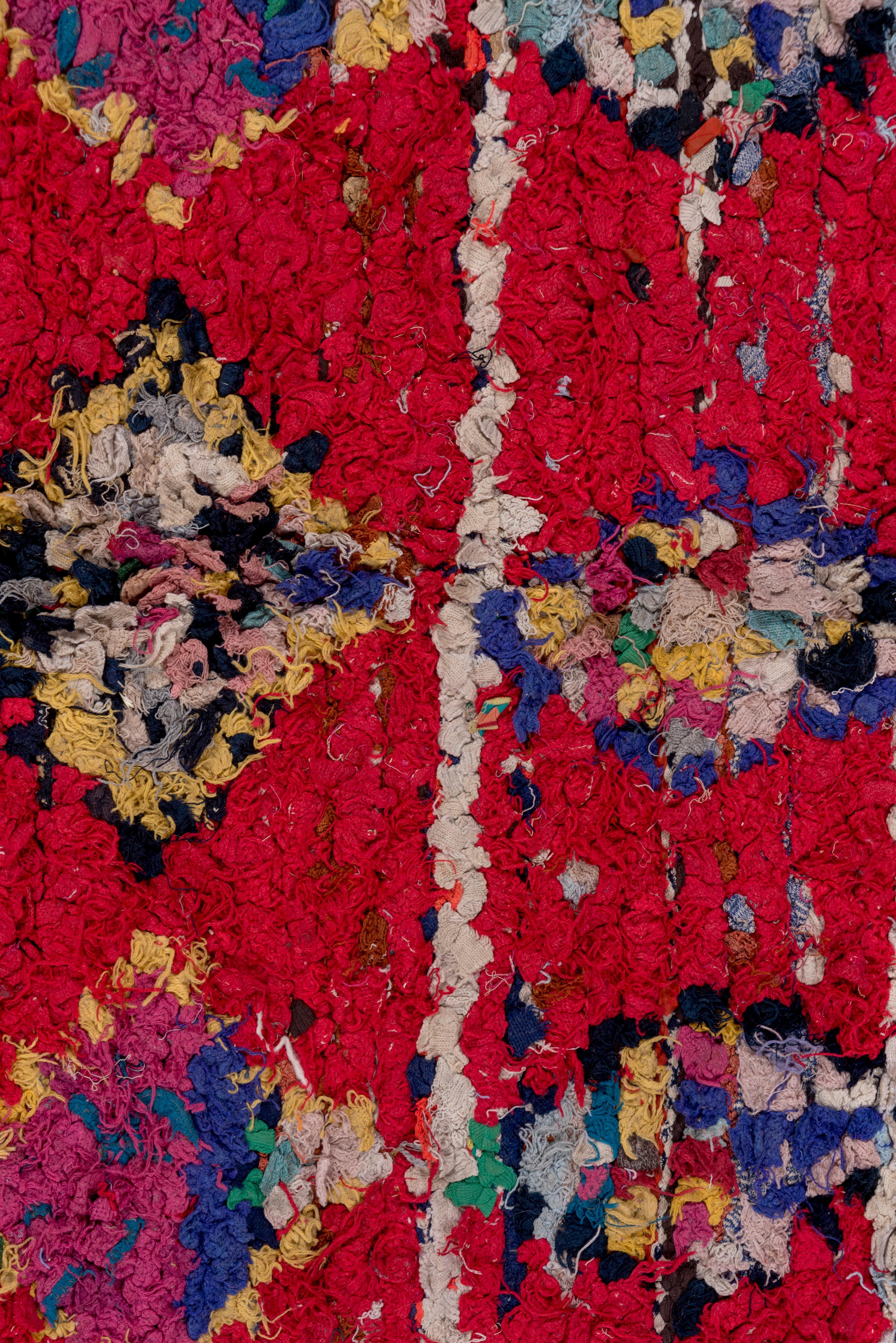 Alfombra Marroquí Vintage Vibrante Patrón Tribal de Diamantes y Celosías Lana en venta