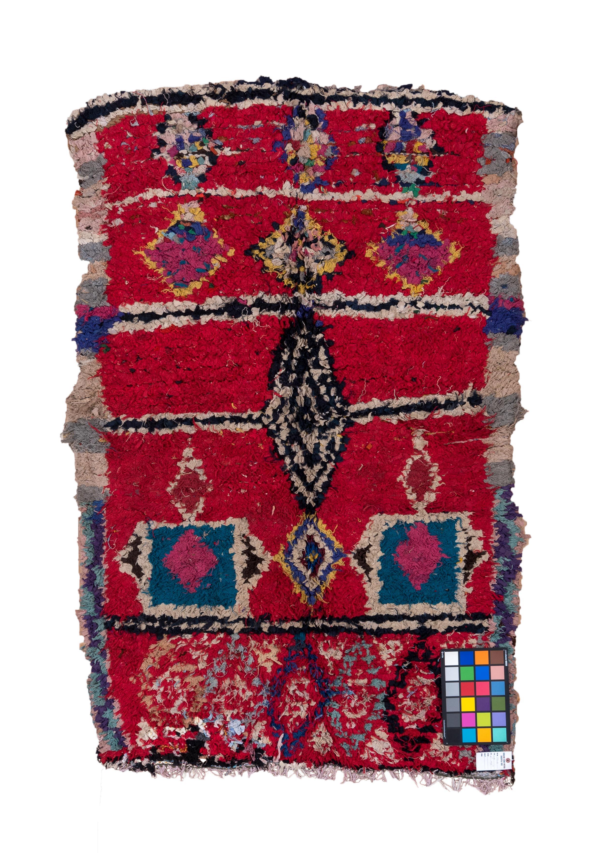 Alfombra Marroquí Vintage Vibrante Patrón Tribal de Diamantes y Celosías en venta