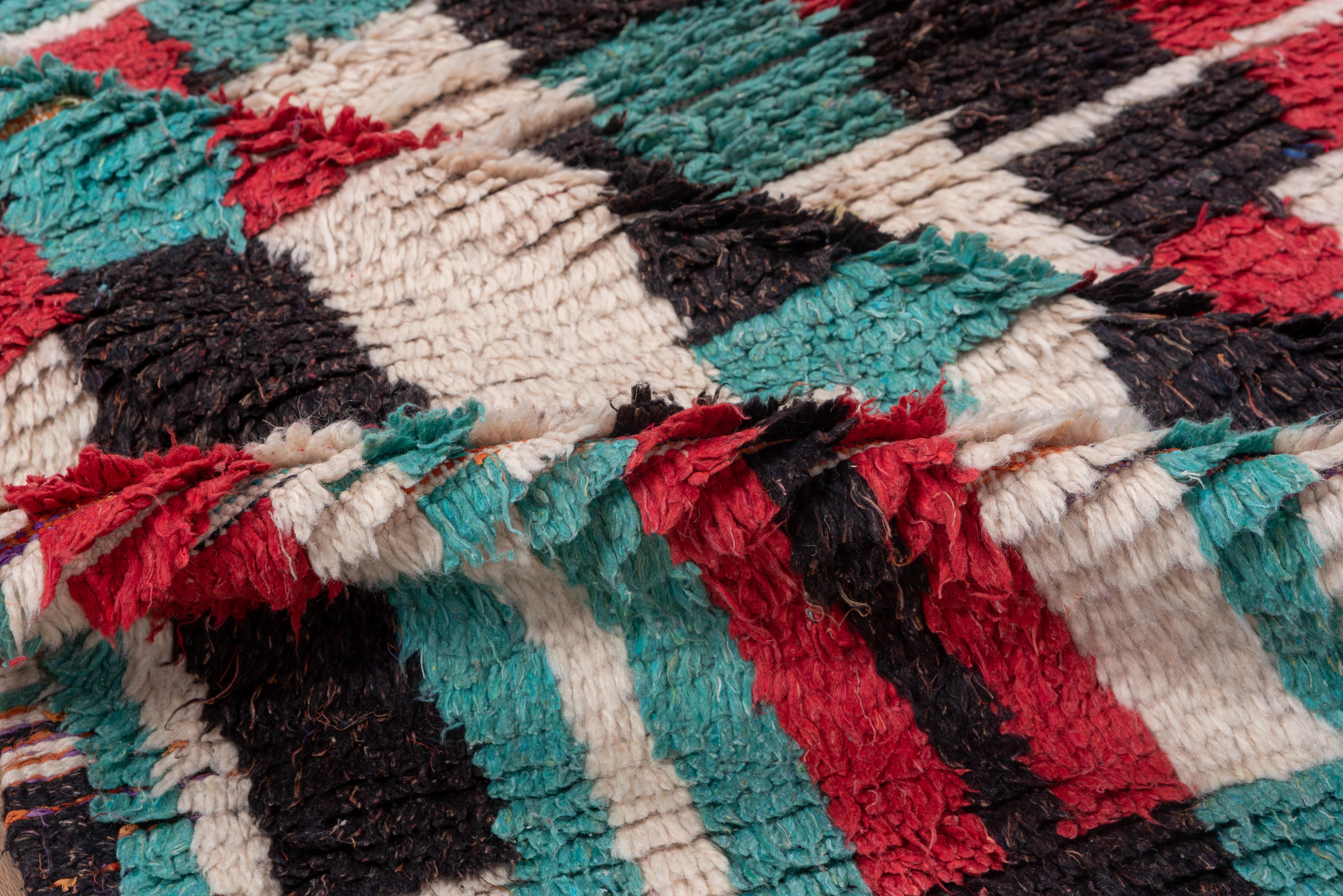 Alfombra marroquí vintage con diseño abstracto de damero en Bueno estado para la venta en New York, NY