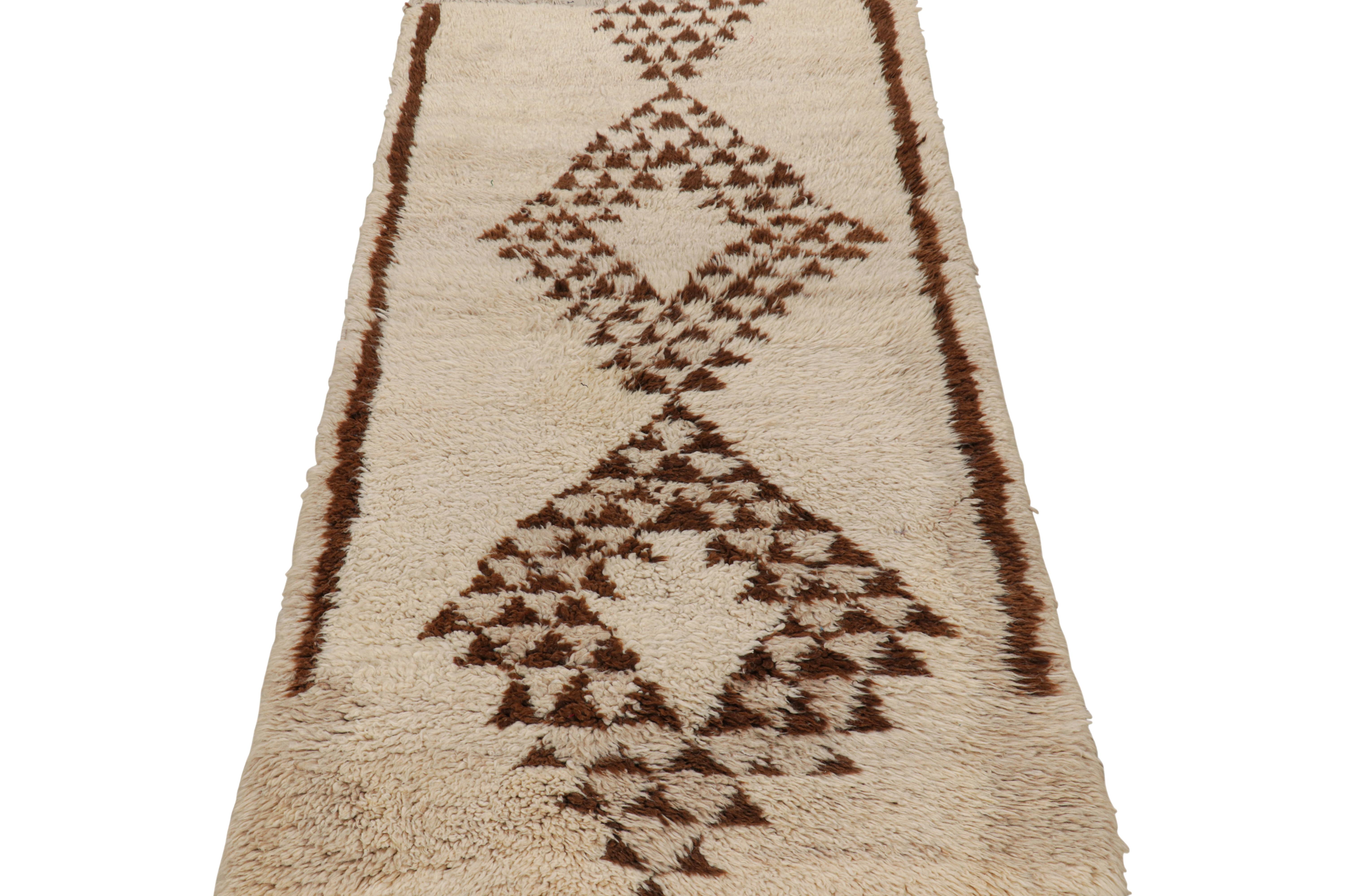 Tappeto marocchino vintage con motivi geometrici beige-marroni, da Rug & Kilim In condizioni buone a Long Island City, NY