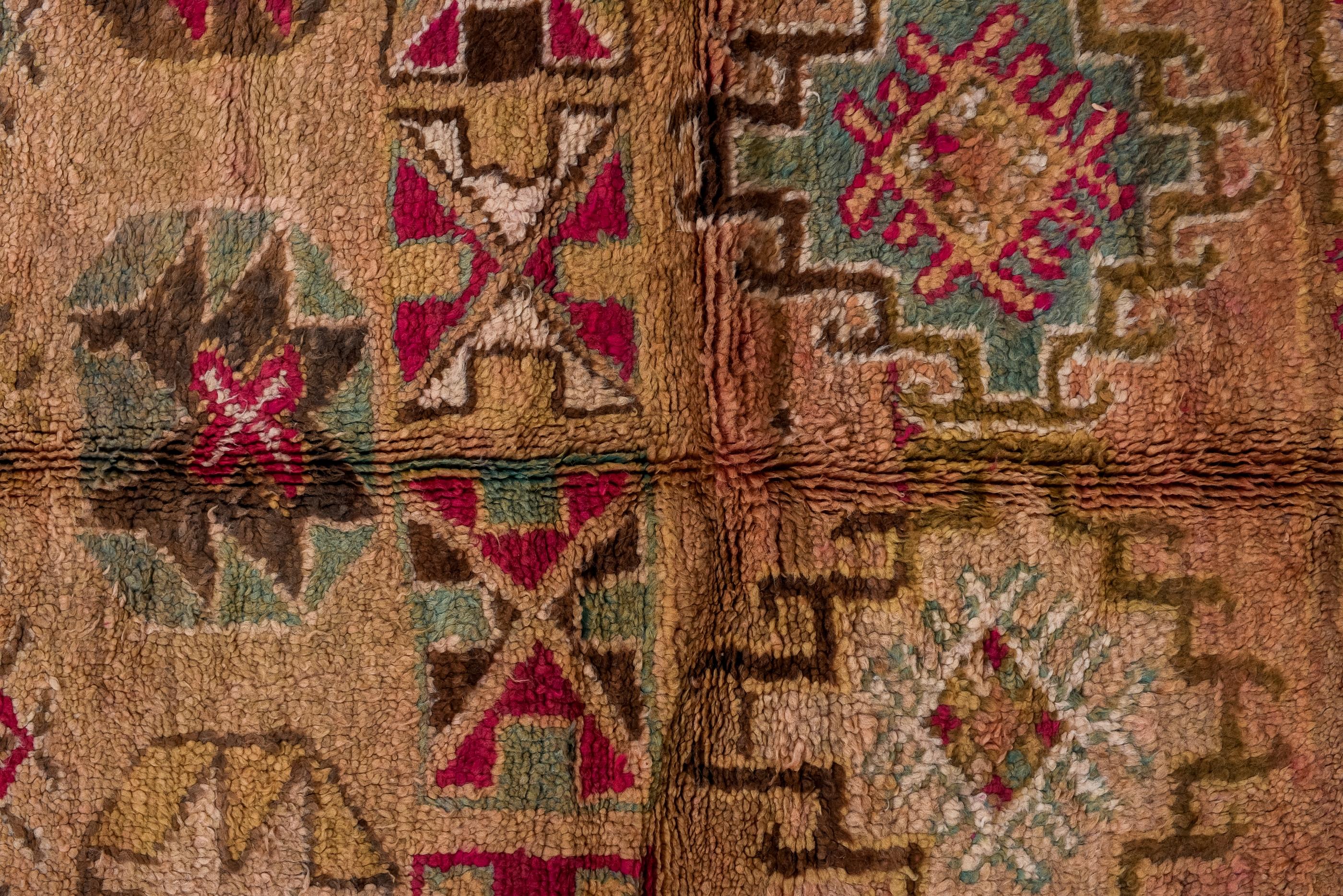Marokkanischer Vintage-Teppich mit buntem Design im Zustand „Gut“ im Angebot in New York, NY