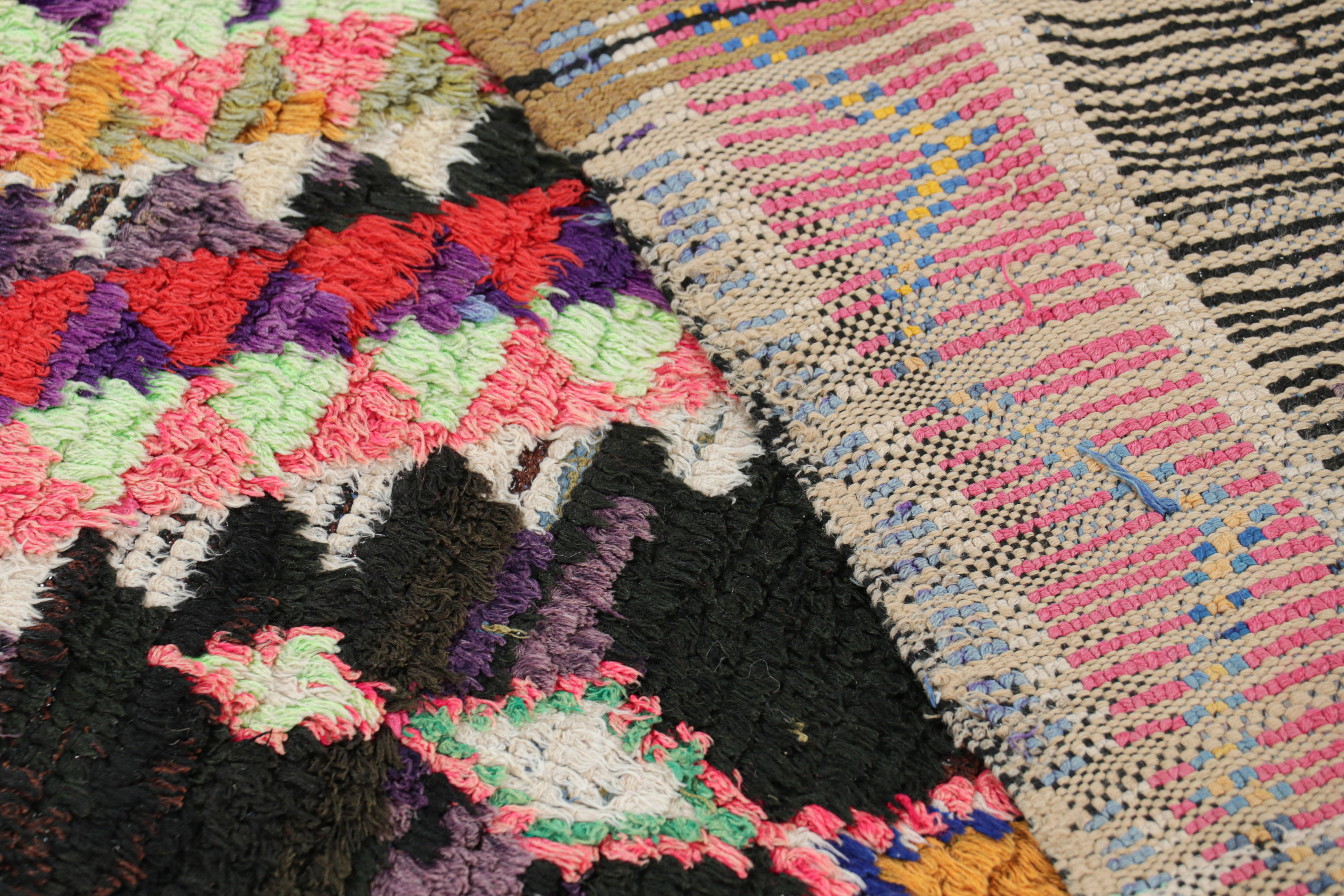 Marokkanischer Vintage-Teppich mit bunten Medaillons und Mustern, von Rug & Kilim im Angebot 1