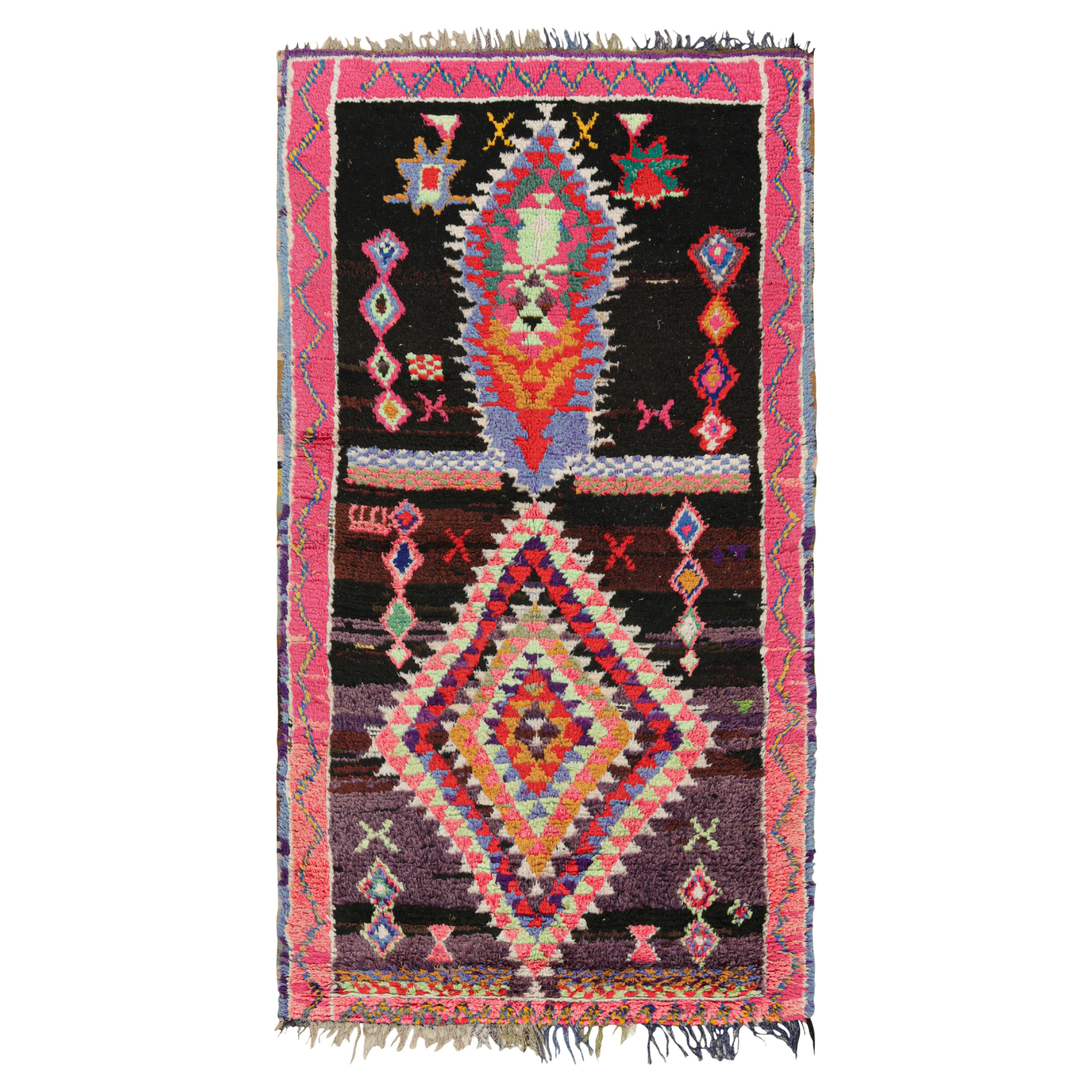 Alfombra marroquí vintage con medallones y motivos de colores, de Rug & Kilim