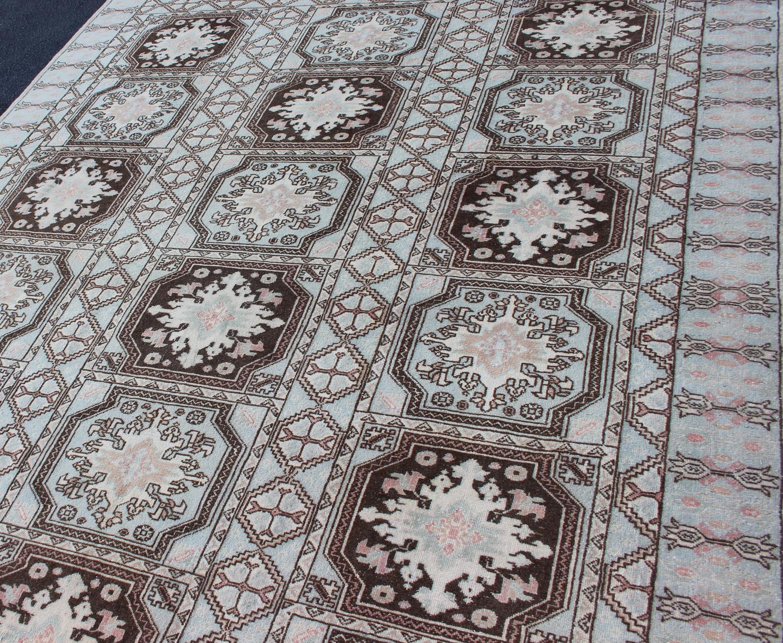 Alfombra marroquí vintage con medallones en negro y azul claro en venta 1