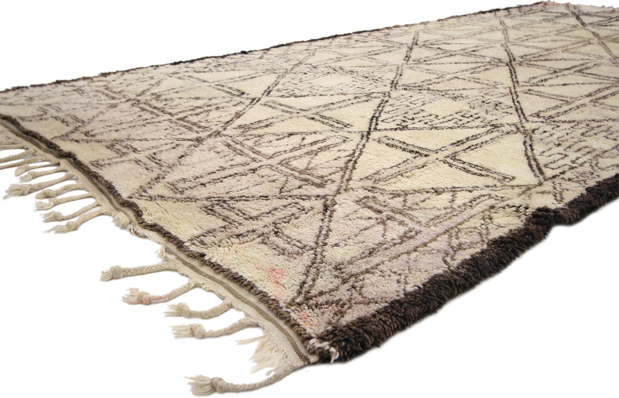 20759 Vintage Moroccan Rug with Mid-Century Modern Style, Beni M'Guild Moroccan Rug. A happy marriage of Hygge vibes and Mid-Century Modern style are created in this perfectly plush hand knotted wool vintage Beni M'Guild rug. An all-over diamond