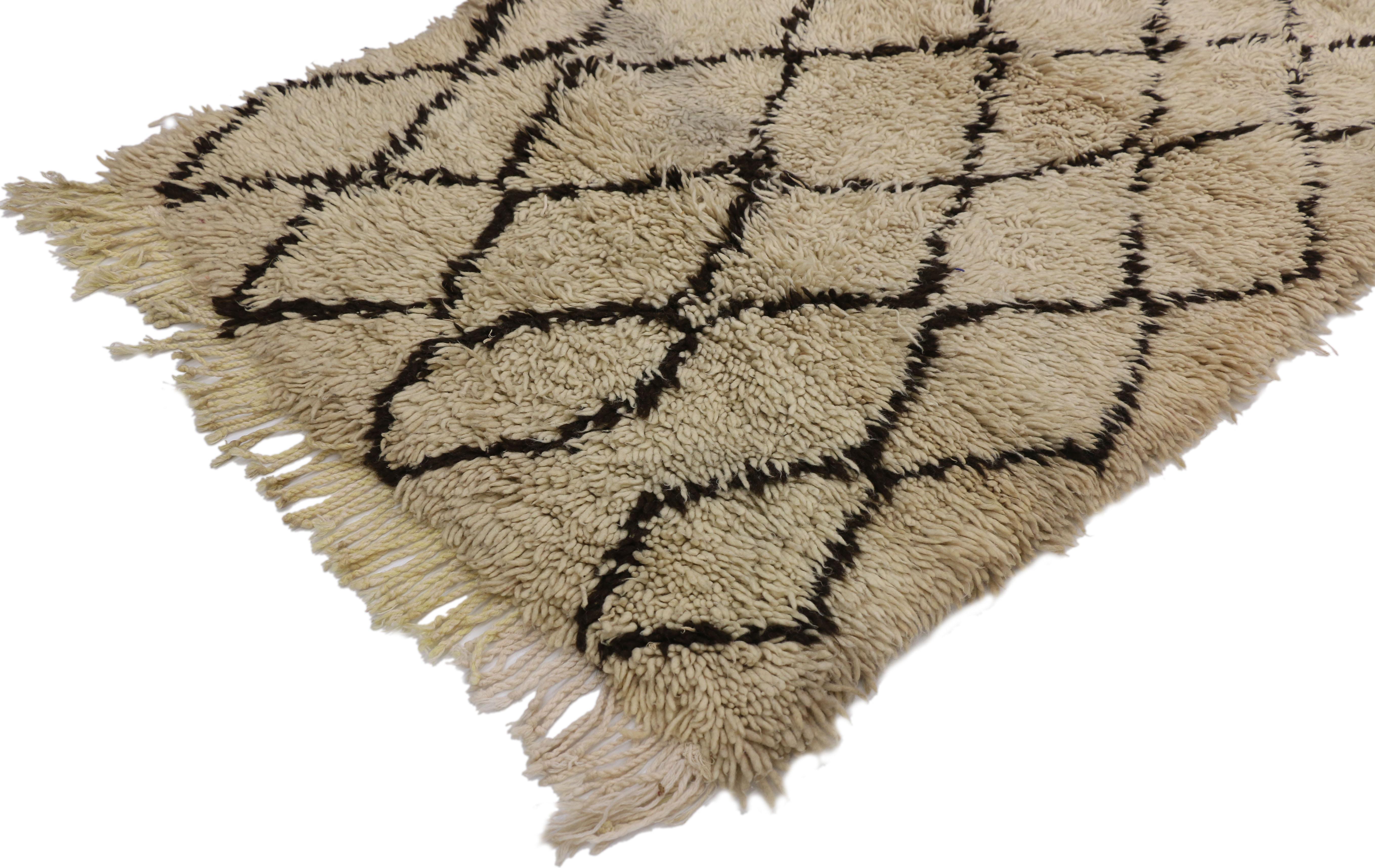 20835 vintage Moroccan rug with Modern style, Berber Moroccan rug. This hand knotted wool vintage Moroccan rug features seven columns of diamond lattices unfolding across the middle of an abrashed cream field. The zigzag outlines come together to
