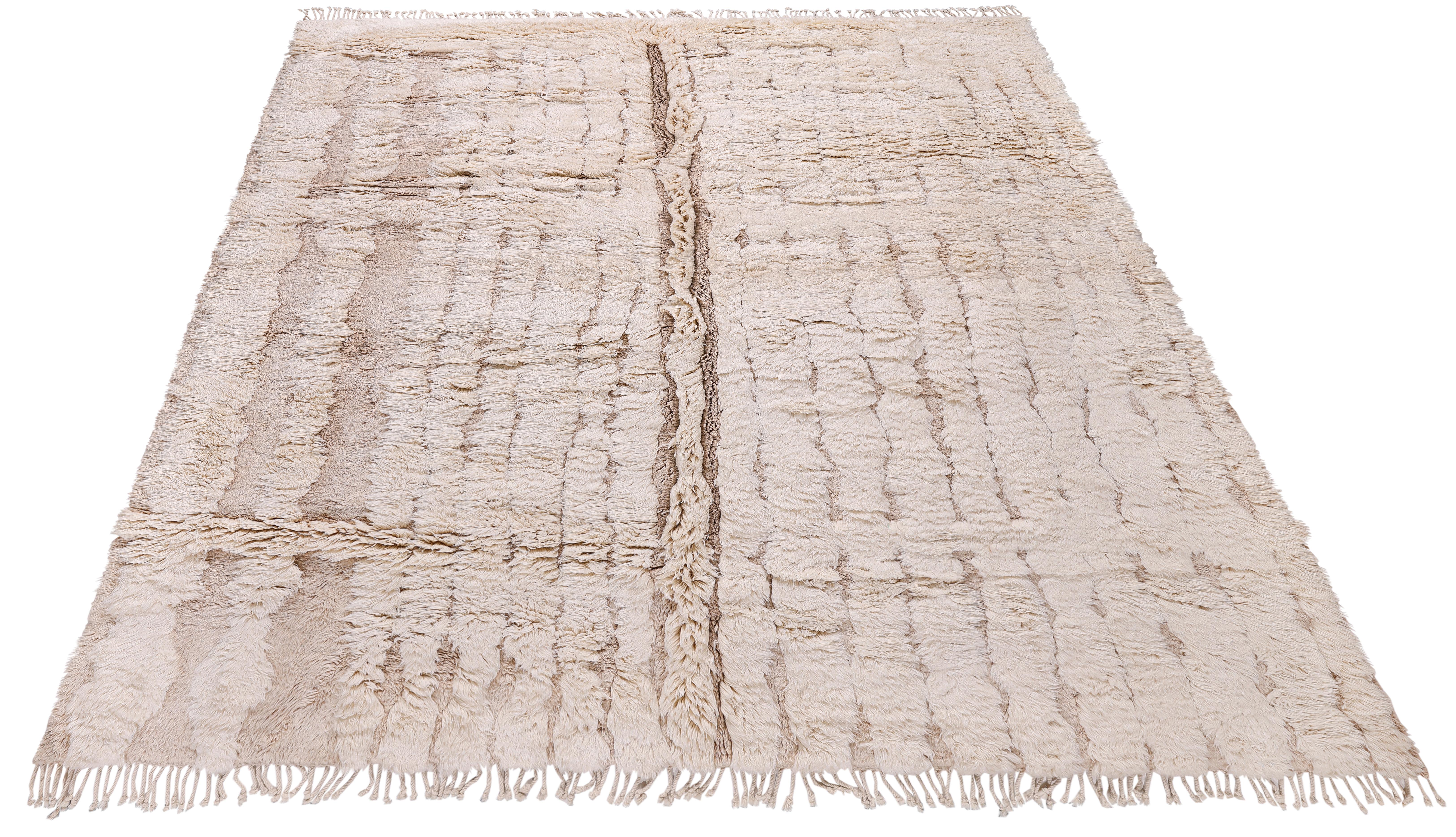 Contemporary Moroccan Rug – Handwoven Wool, Neutral Geometric Design For Sale 1
