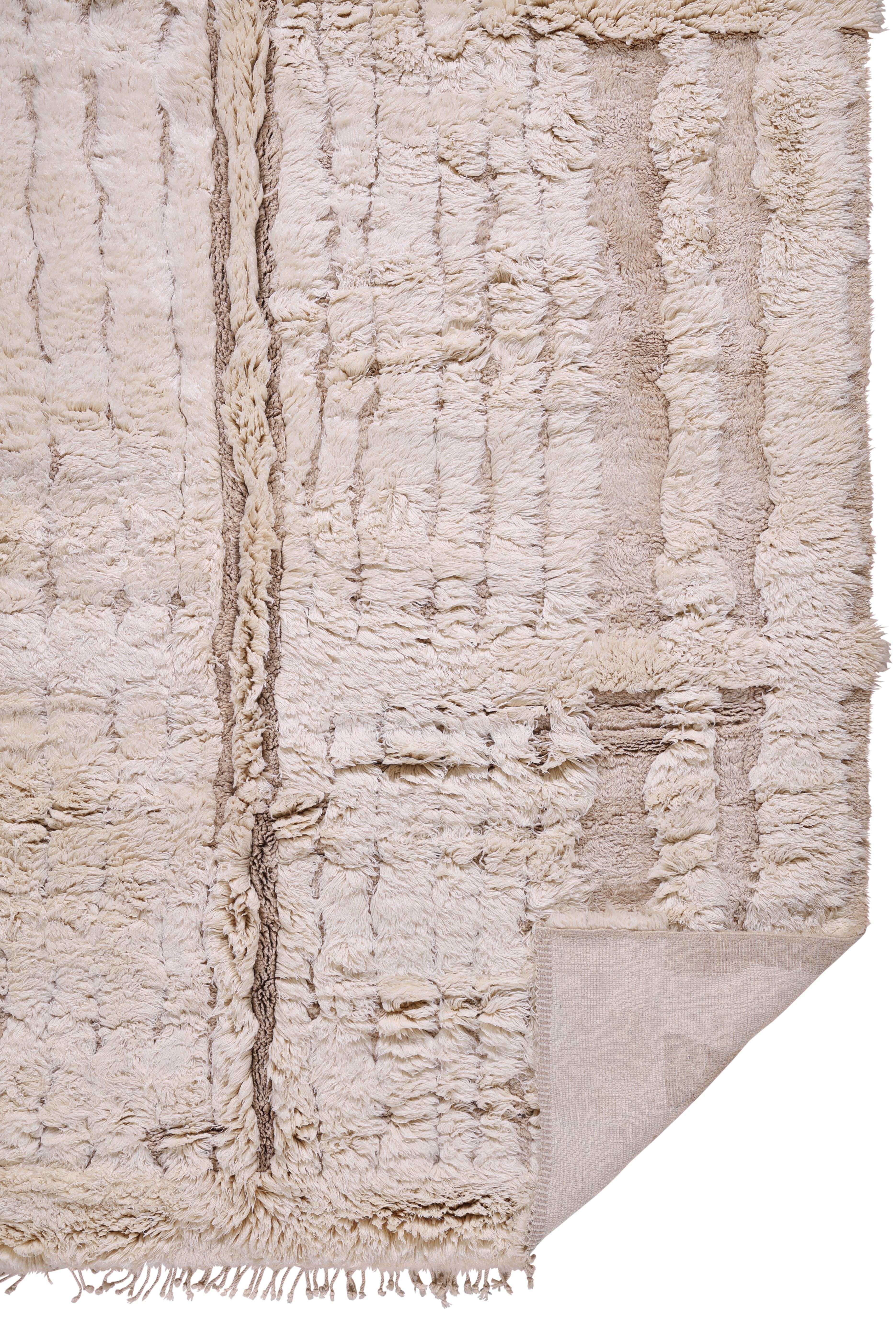 Contemporary Moroccan Rug – Handwoven Wool, Neutral Geometric Design For Sale 4
