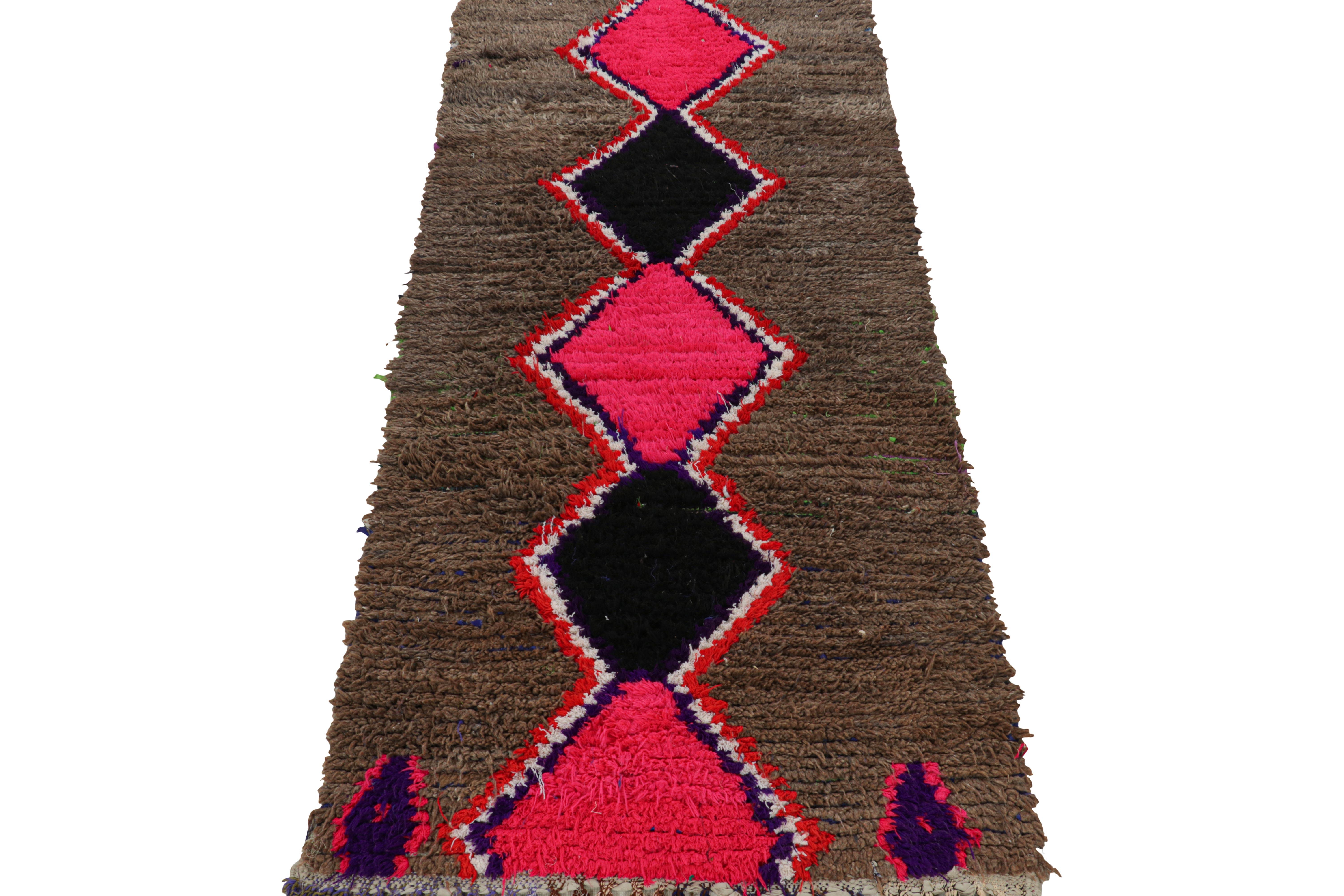 Alfombra marroquí vintage con medallón de rombos policromados, de Rug & Kilim Anudado a mano en venta