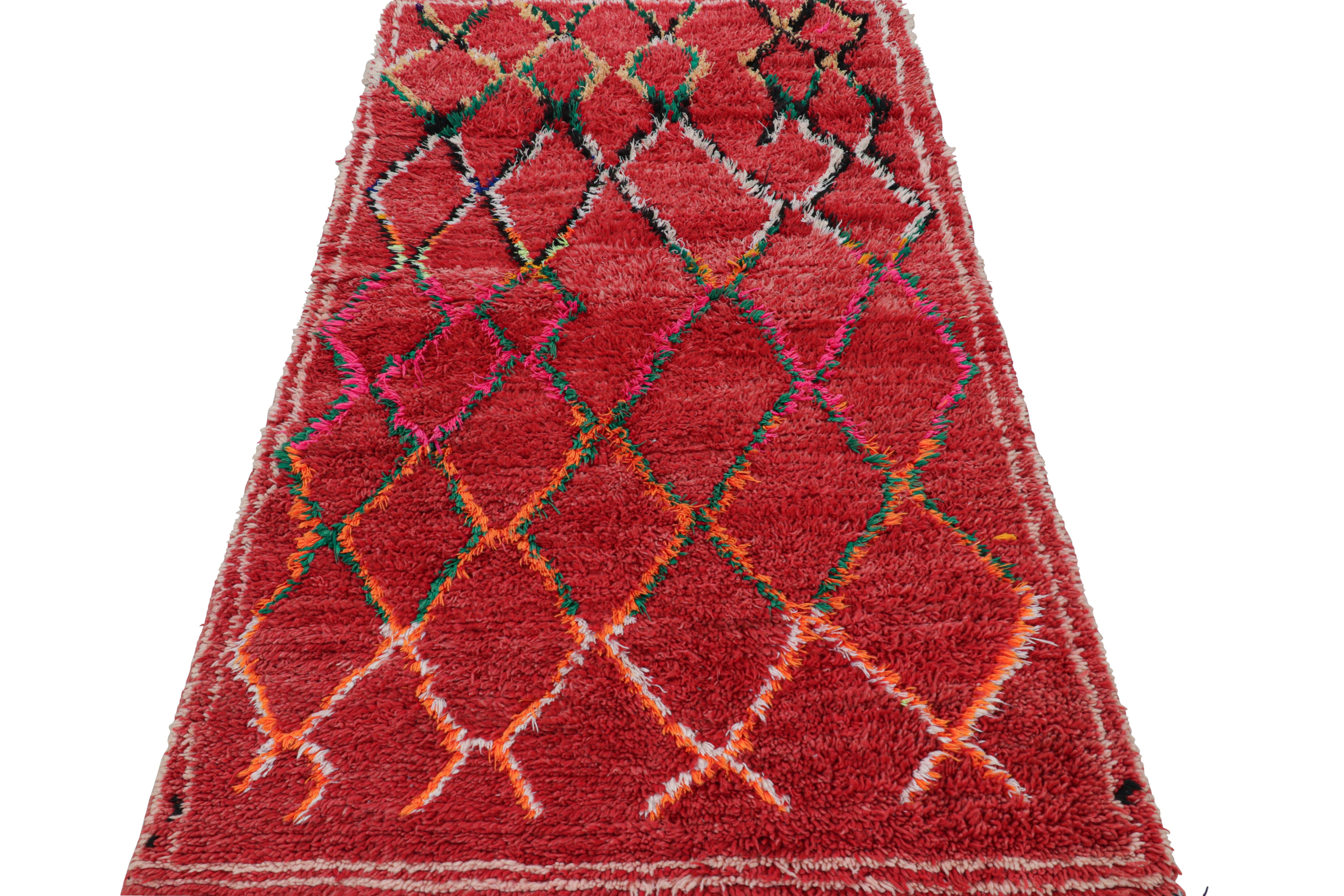 Annodato a mano Tappeto marocchino vintage con medaglione a diamante policromatico, da Rug & Kilim in vendita