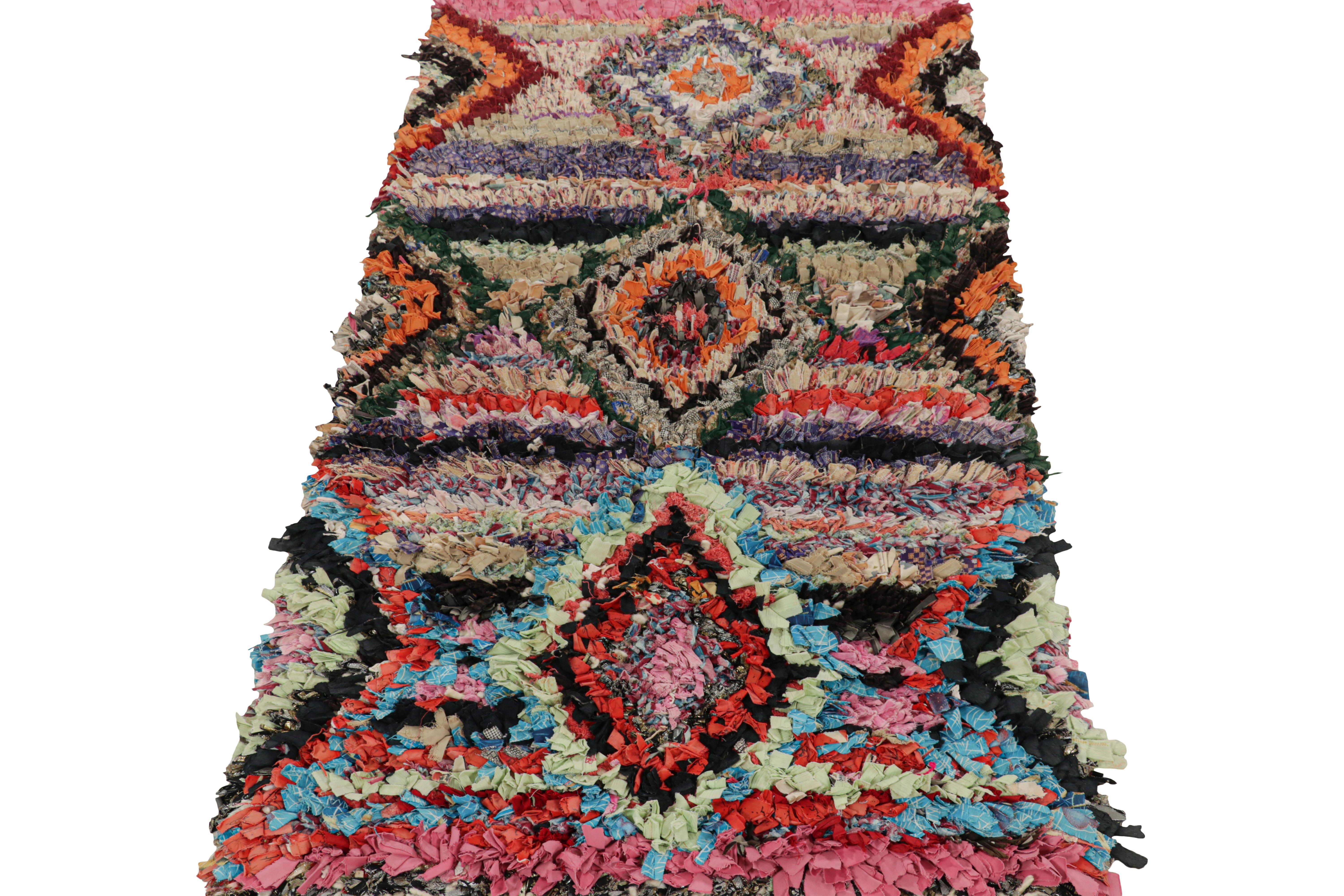 Marokkanischer Vintage-Teppich mit polychromem Rautenmedaillon, von Rug & Kilim (Mitte des 20. Jahrhunderts) im Angebot