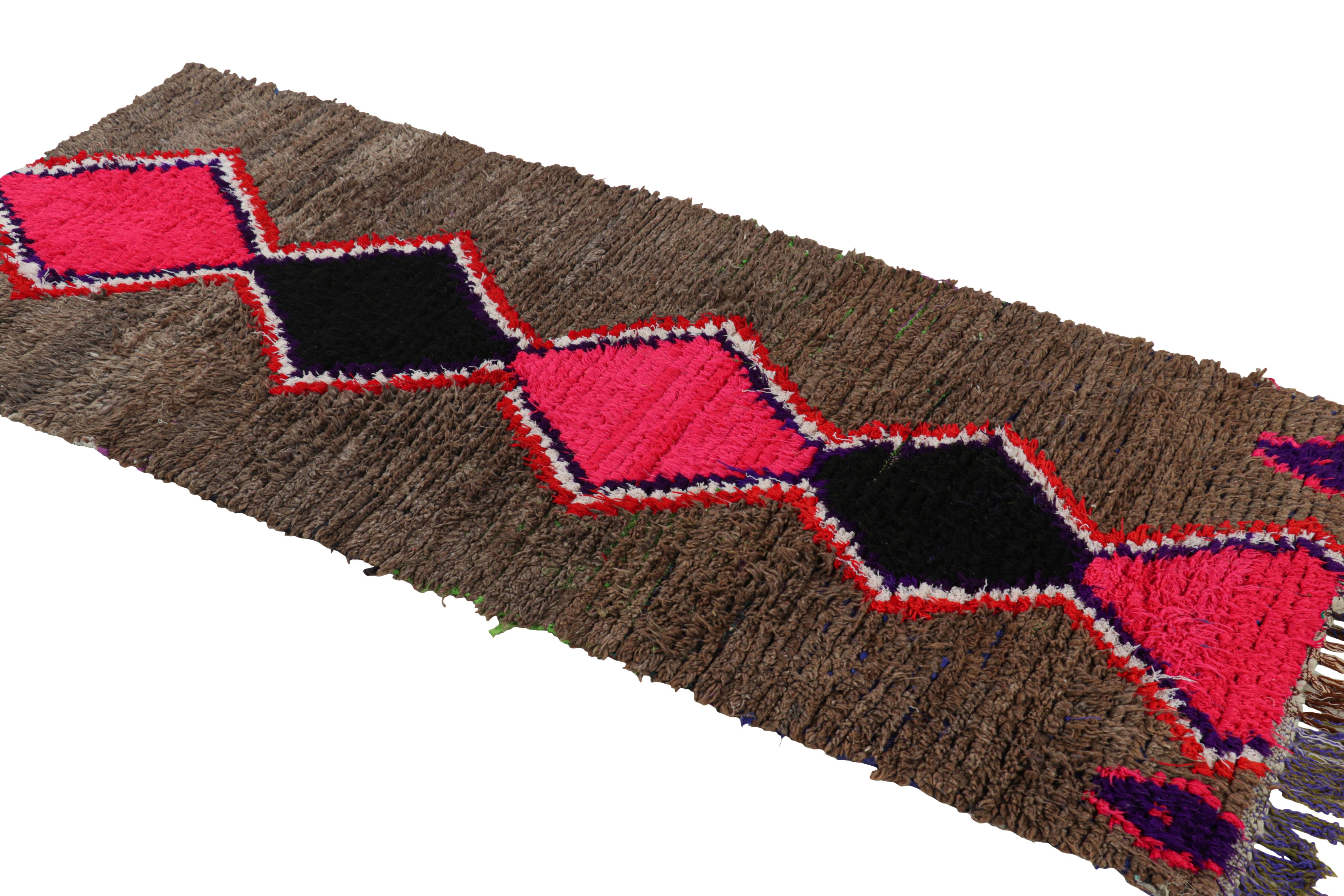 Alfombra marroquí vintage con medallón de rombos policromados, de Rug & Kilim en Bueno estado para la venta en Long Island City, NY