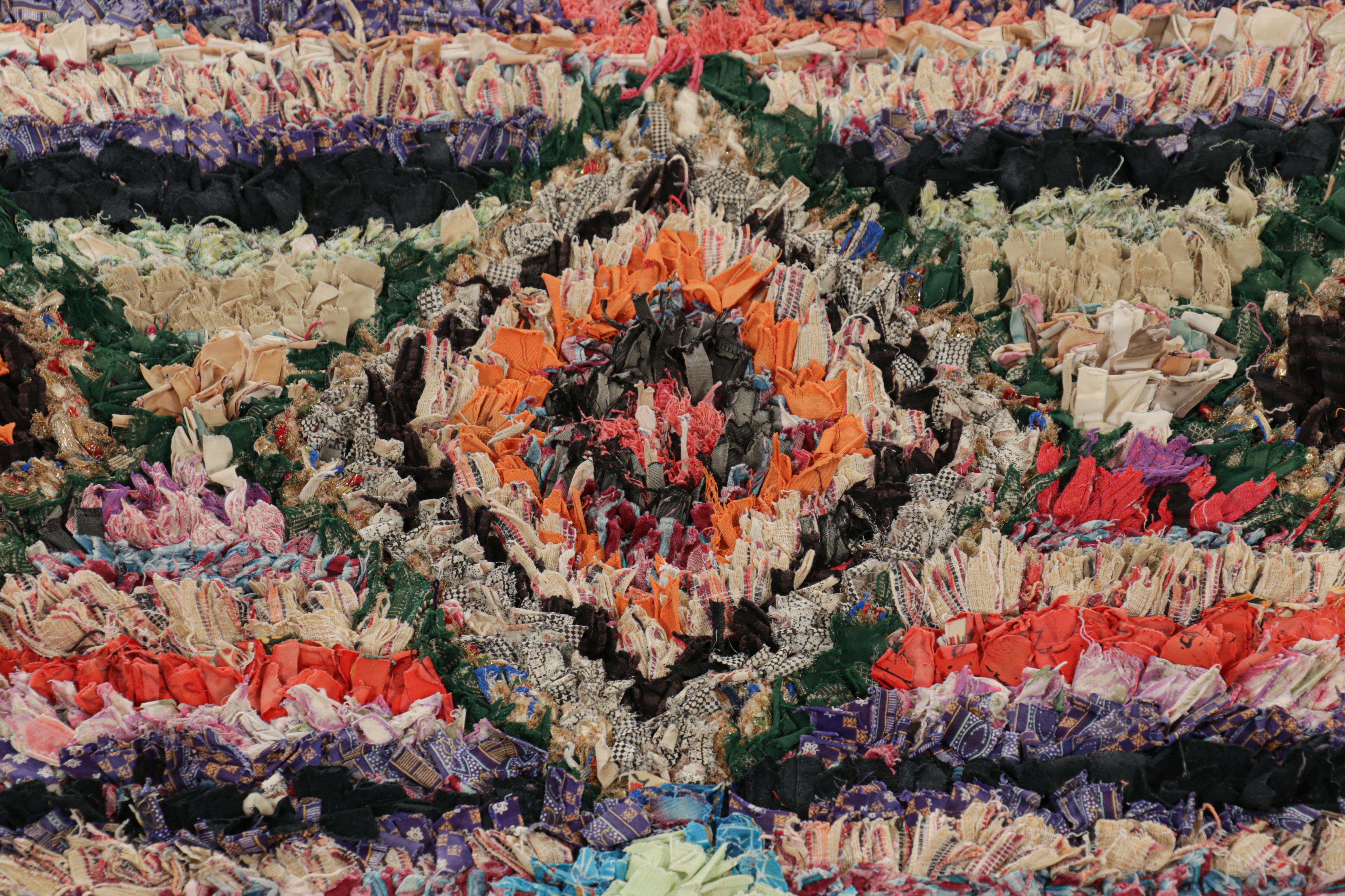Marokkanischer Vintage-Teppich mit polychromem Rautenmedaillon, von Rug & Kilim (Wolle) im Angebot