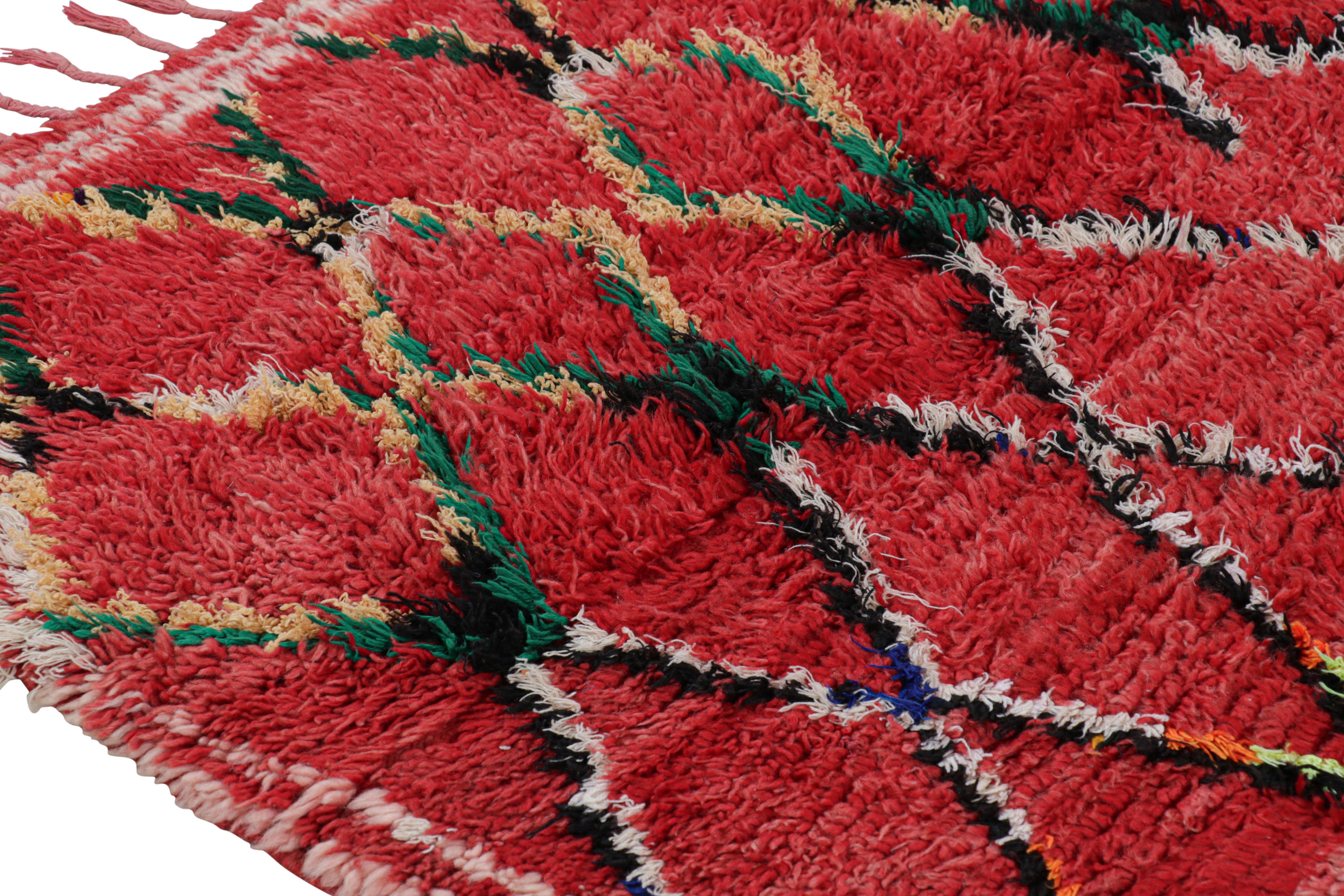 Metà XX secolo Tappeto marocchino vintage con medaglione a diamante policromatico, da Rug & Kilim in vendita