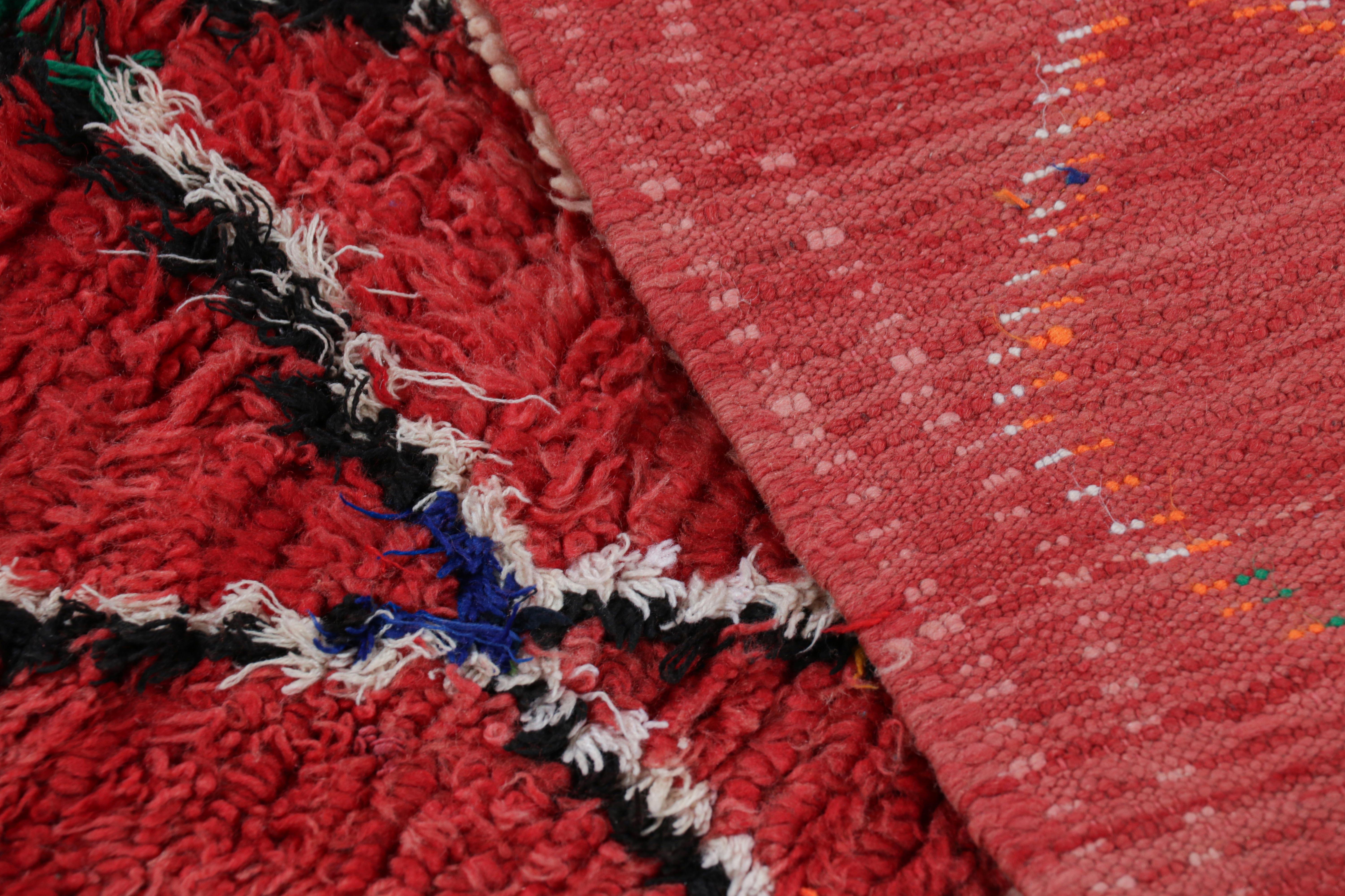Lana Tappeto marocchino vintage con medaglione a diamante policromatico, da Rug & Kilim in vendita