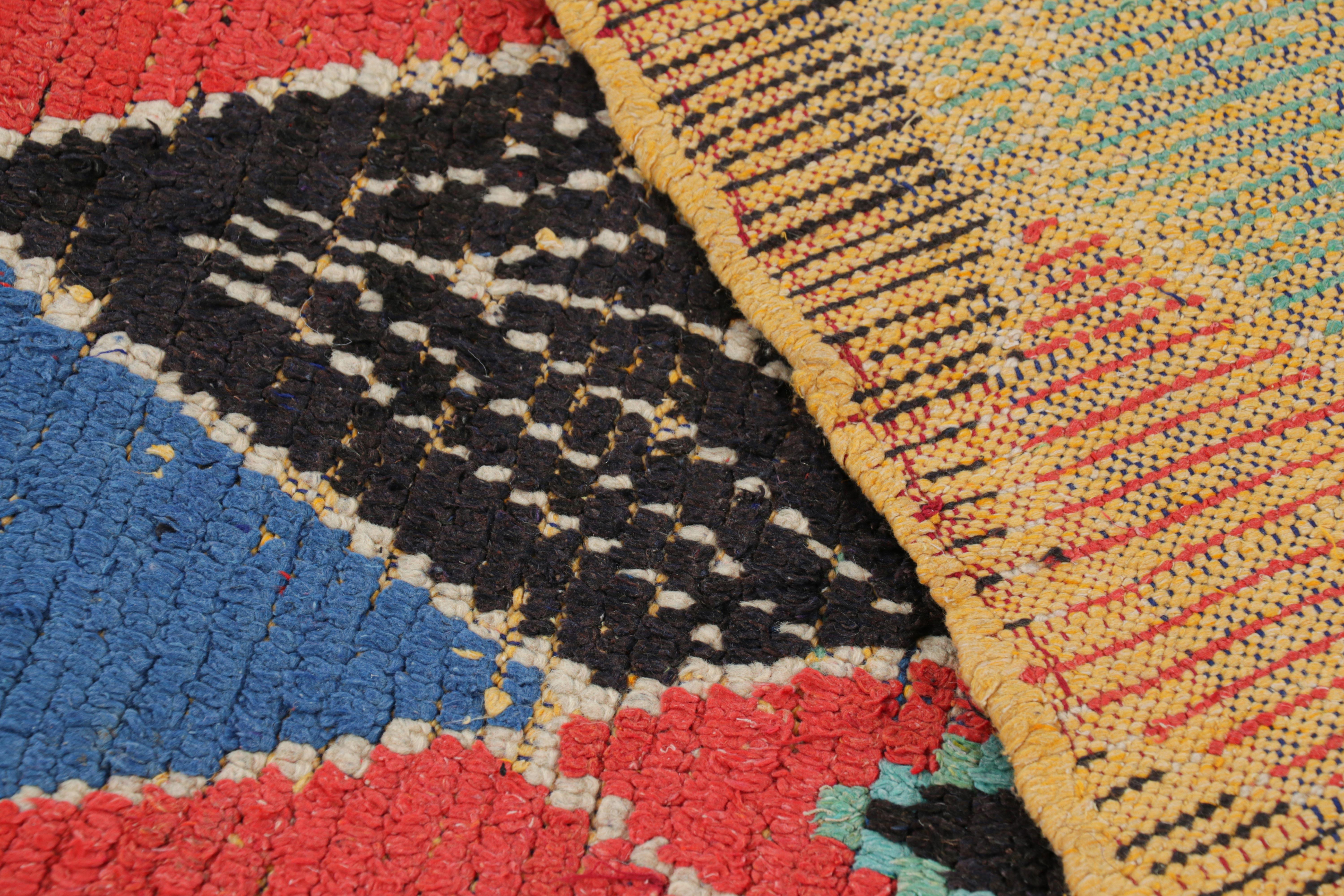 Laine Tapis marocain vintage avec médaillon polychrome en forme de diamant, de Rug & Kilim en vente