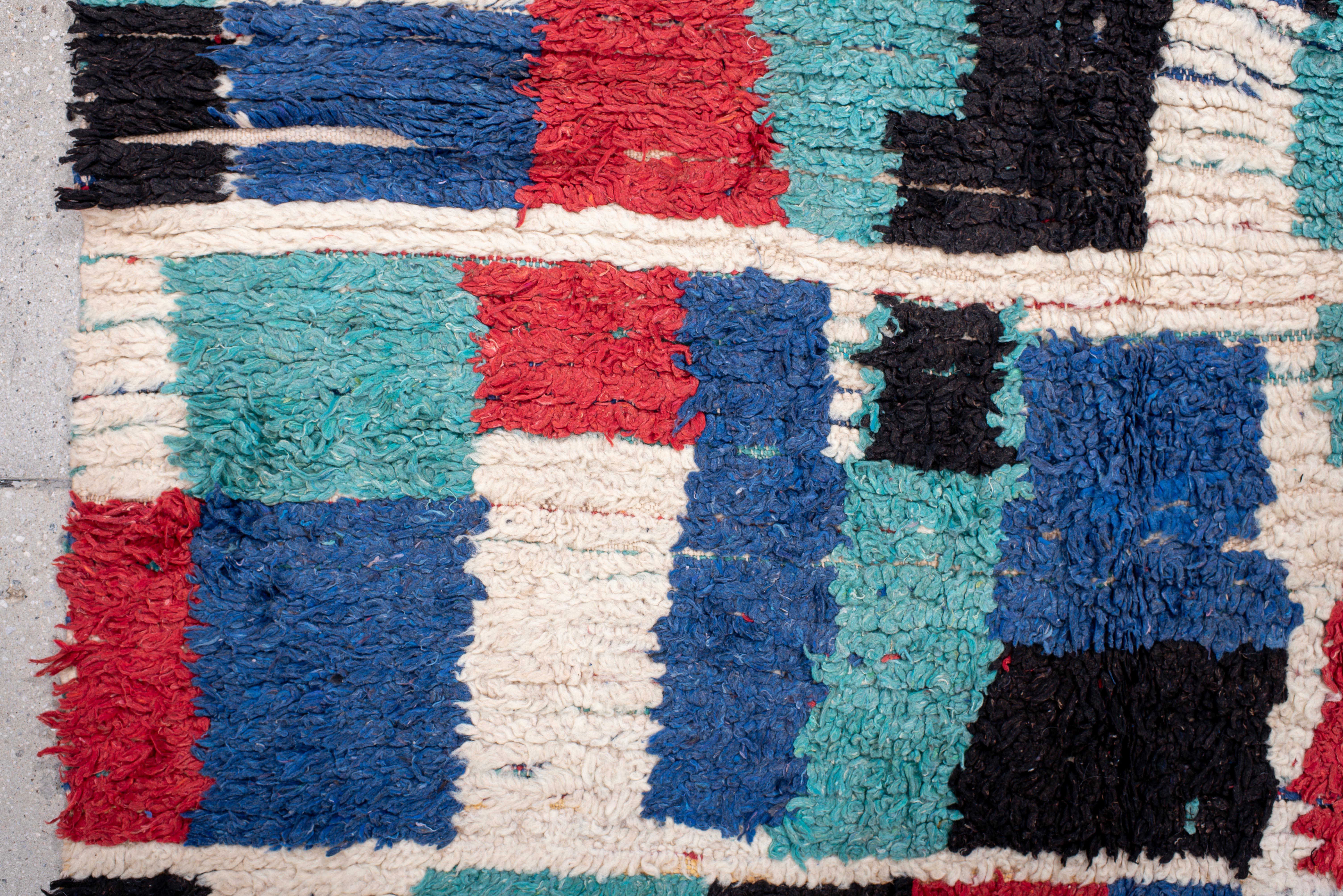 Alfombra marroquí vintage con motivo tribal de rombos y bloques Lana en venta