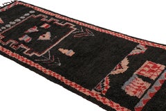 Runner marocchino nero vintage con motivi geometrici, da Rug & Kilim