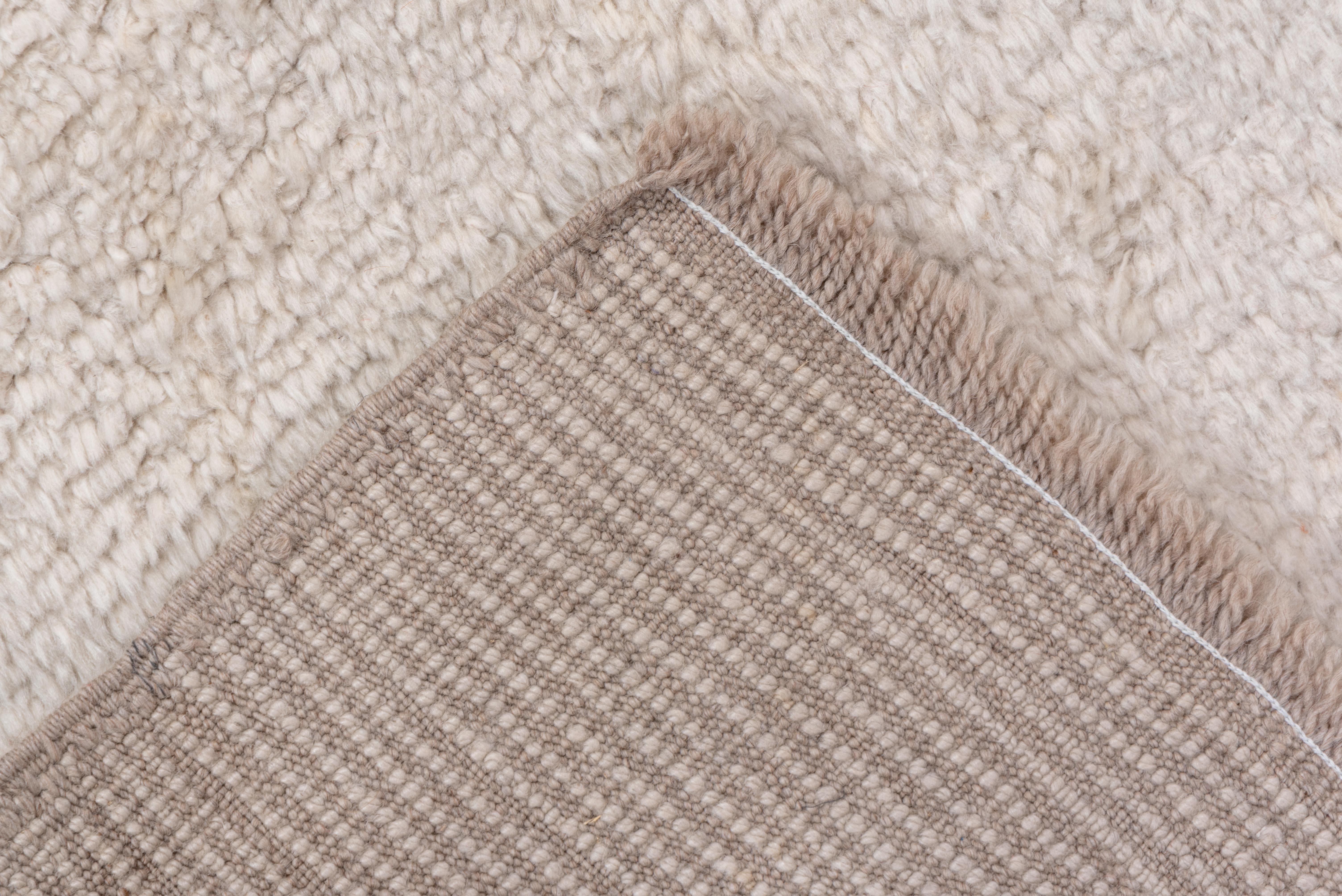 Alfombra Marroquí Vintage Lana Marfil con Textura Tonal Sutil en Bueno estado para la venta en New York, NY
