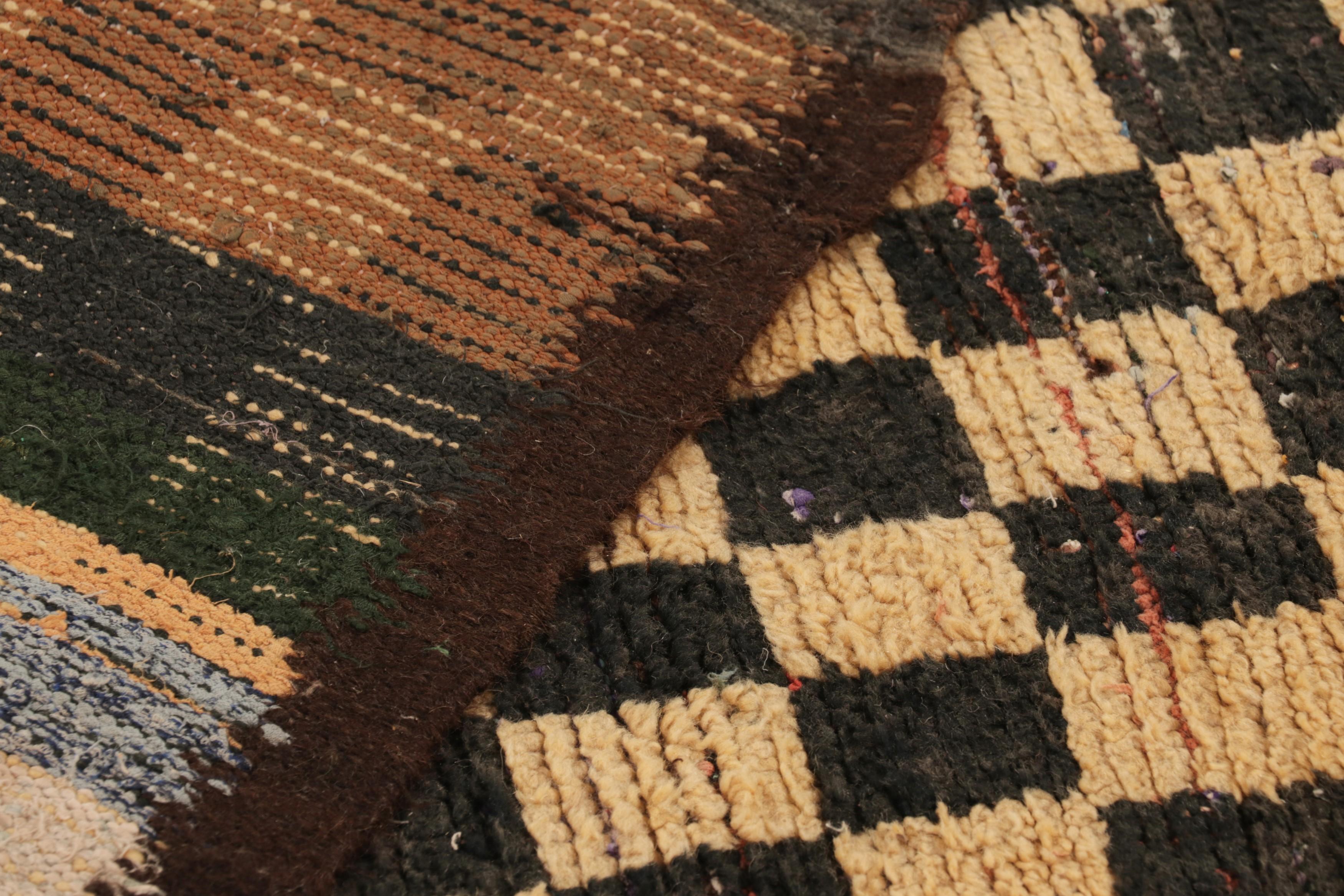 Alfombra marroquí vintage, geométrica a cuadros negros y beige - Rug & Kilim Lana en venta