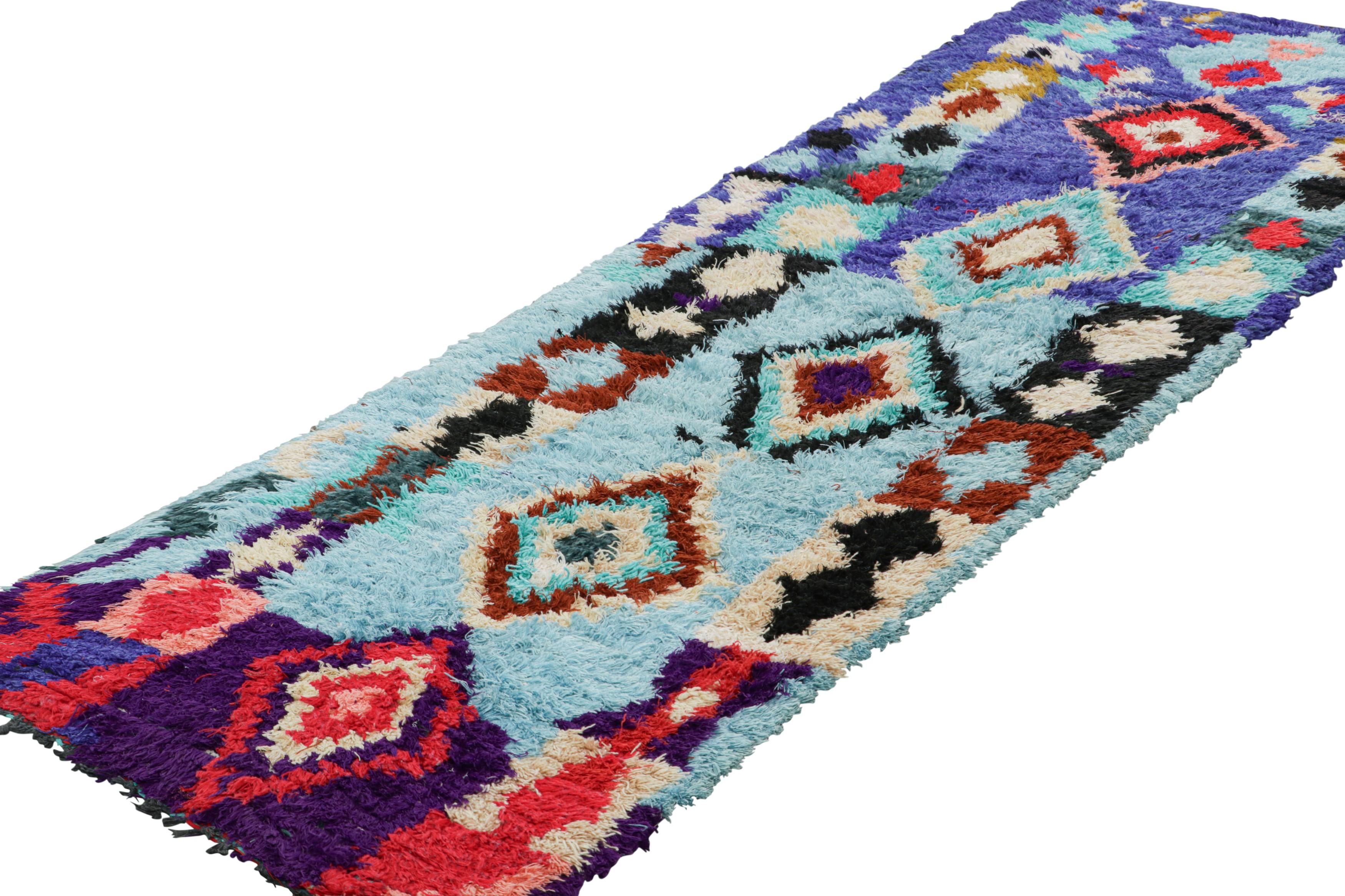 Vintage Marokkanischer Läufer, Blau & Lila mit geometrischen Mustern - Rug & Kilim im Zustand „Gut“ im Angebot in Long Island City, NY
