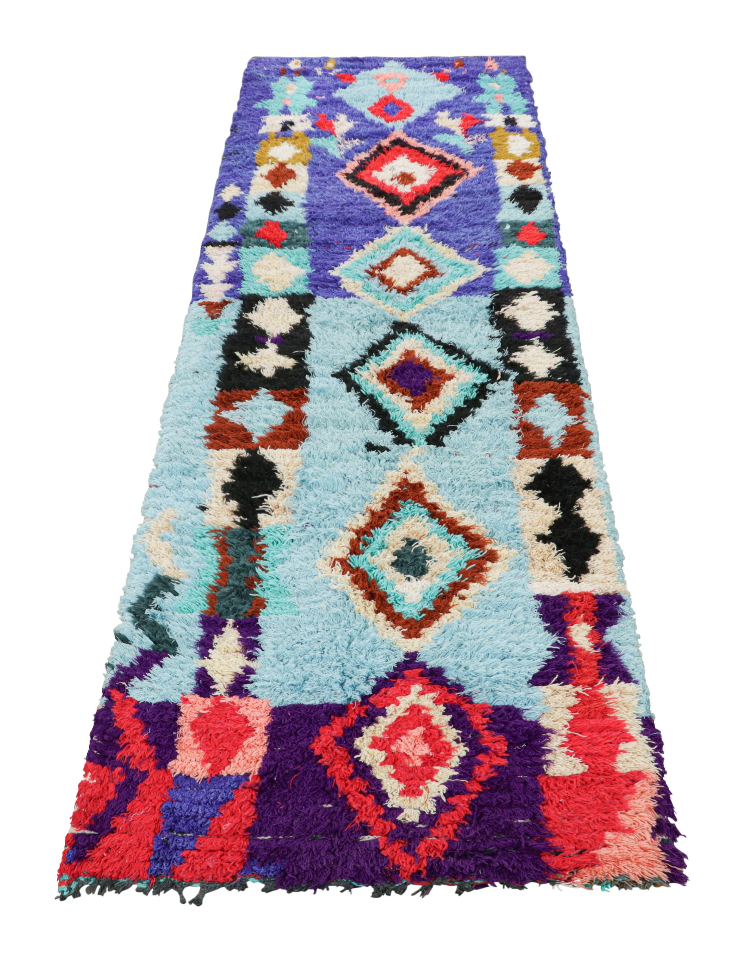Vintage Marokkanischer Läufer, Blau & Lila mit geometrischen Mustern - Rug & Kilim (Mitte des 20. Jahrhunderts) im Angebot