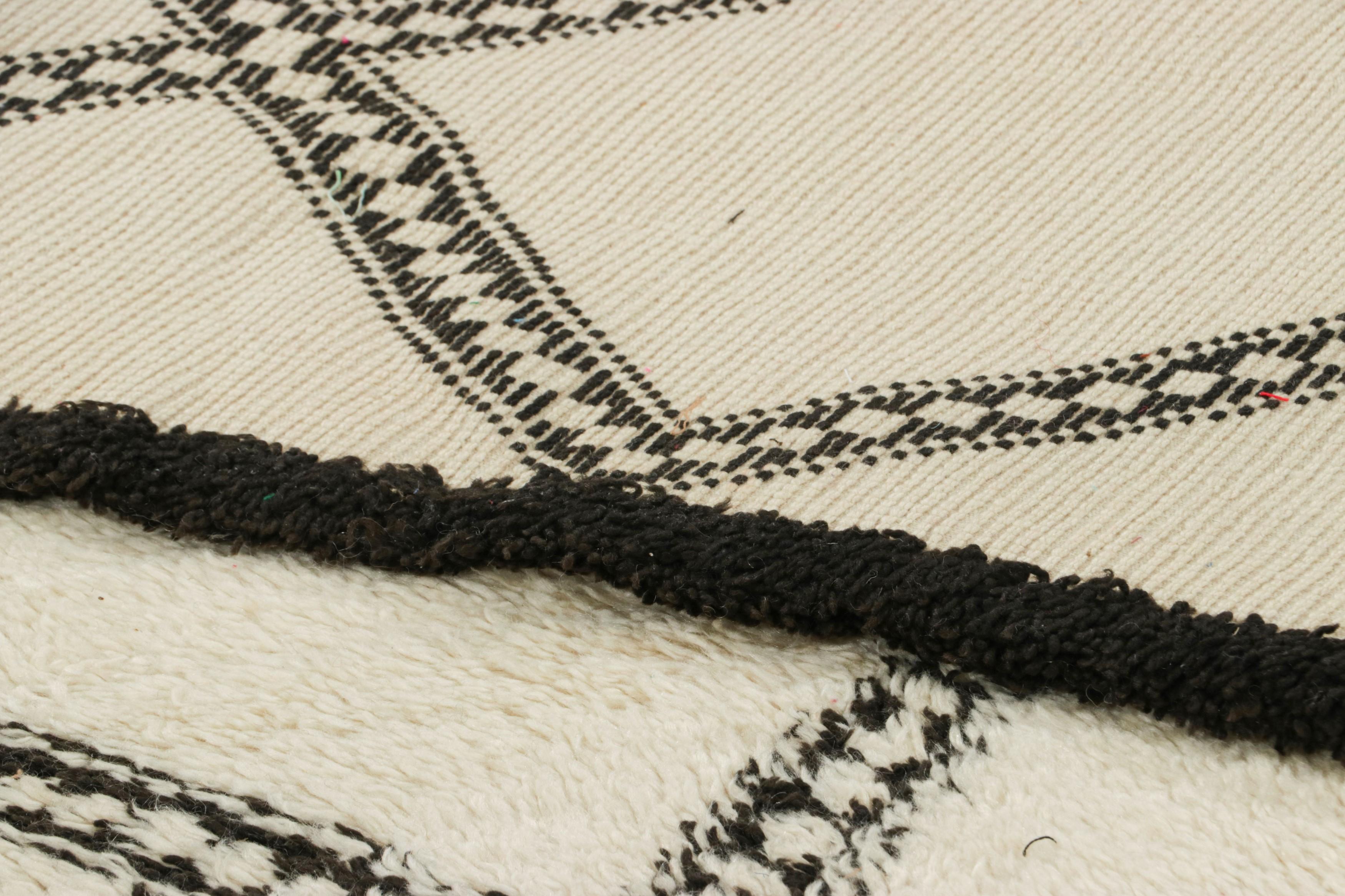 Vintage Marokkanischer Läufer, Creme & Schwarz mit Rautenmustern - Rug & Kilim im Angebot 1