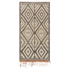 Marokkanischer Vintage-Läufer im Vintage-Stil in Beige, mit Diamantmedaillons, von Rug & Kilim