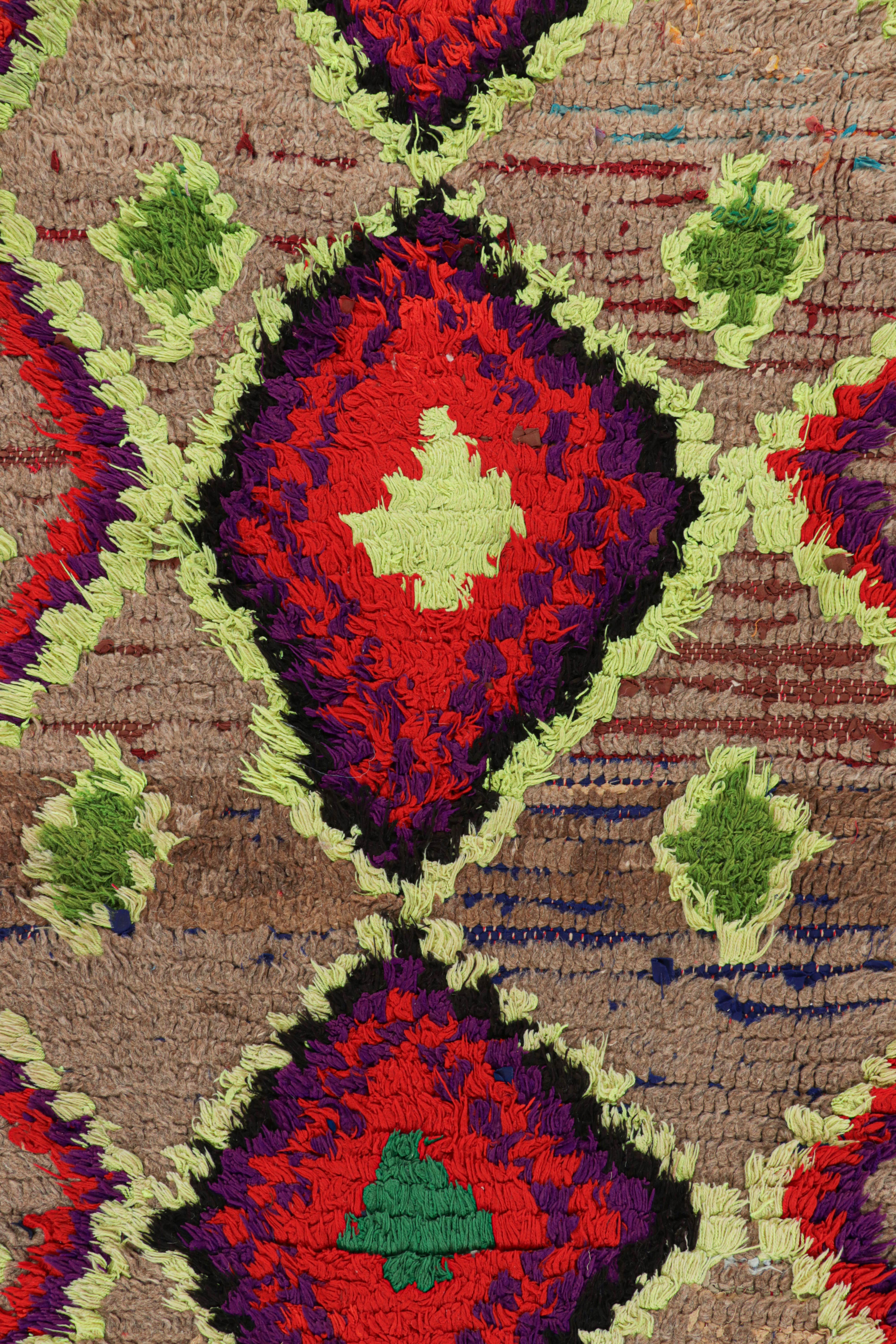 Marocchino Tappeto runner marocchino vintage in beige con medaglioni a diamante  Rug & Kilim in vendita